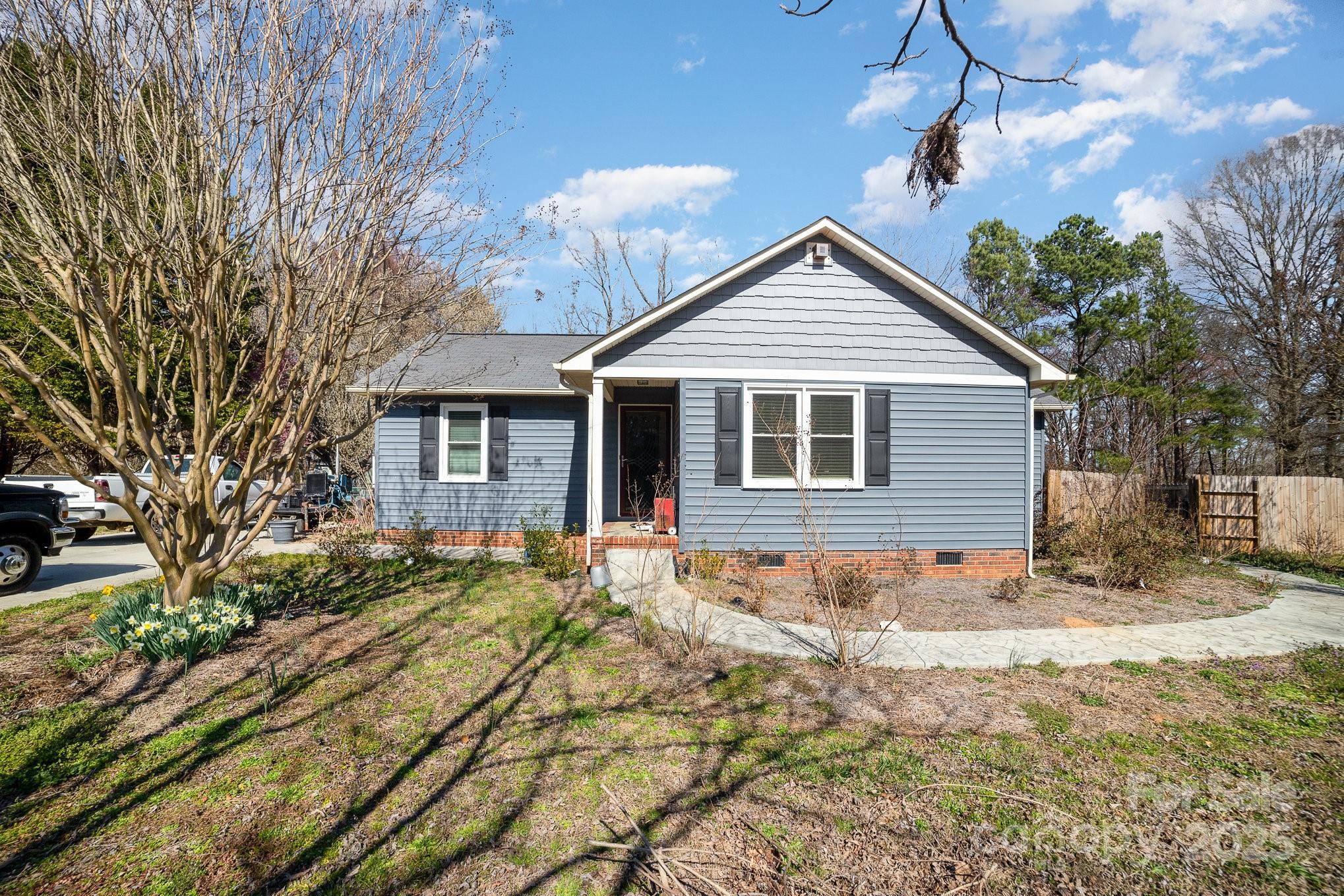 Photo one of 240 Old Limestone E Rd York SC 29745 | MLS 4230595