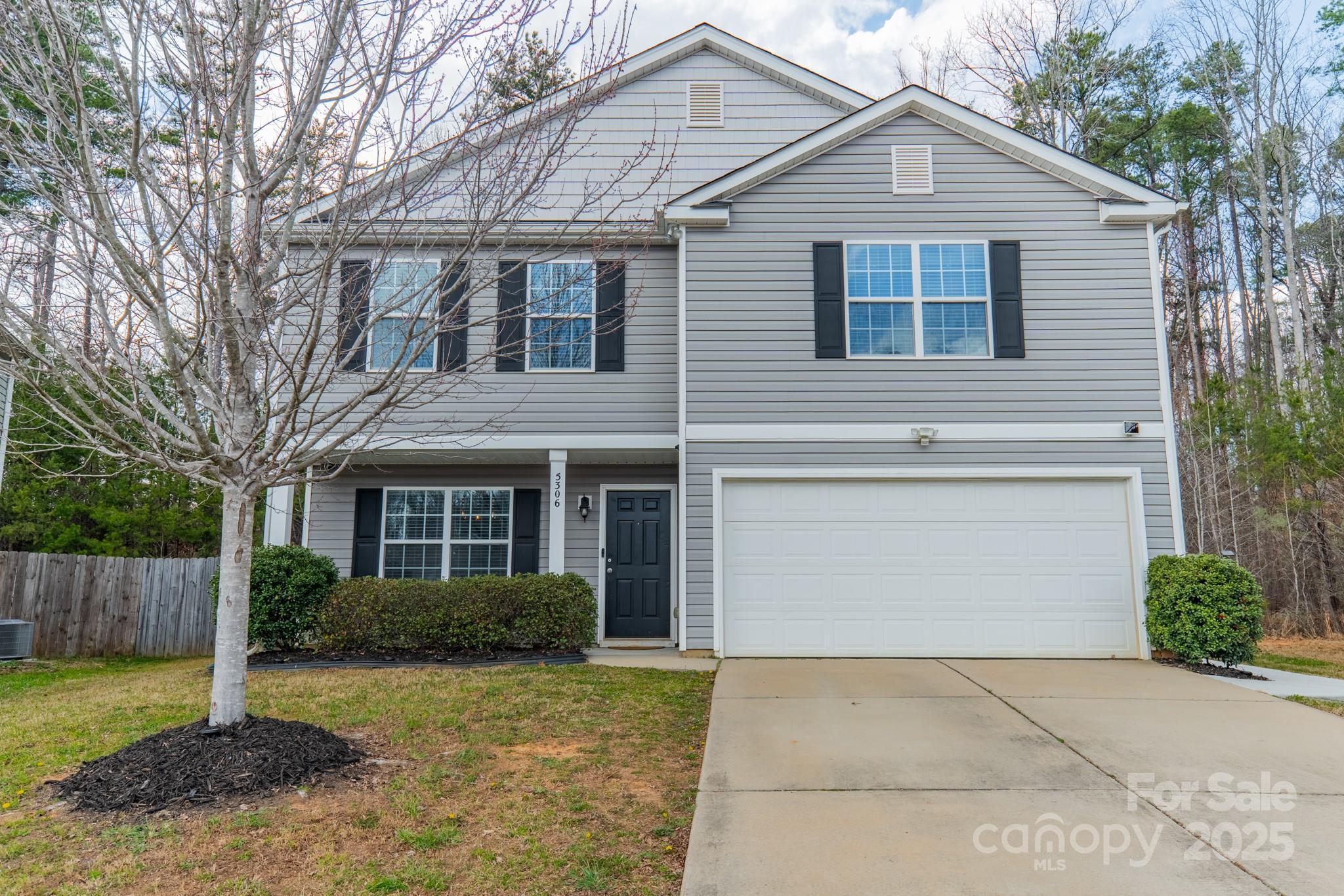 Photo one of 5306 Graypark Dr Charlotte NC 28269 | MLS 4230569