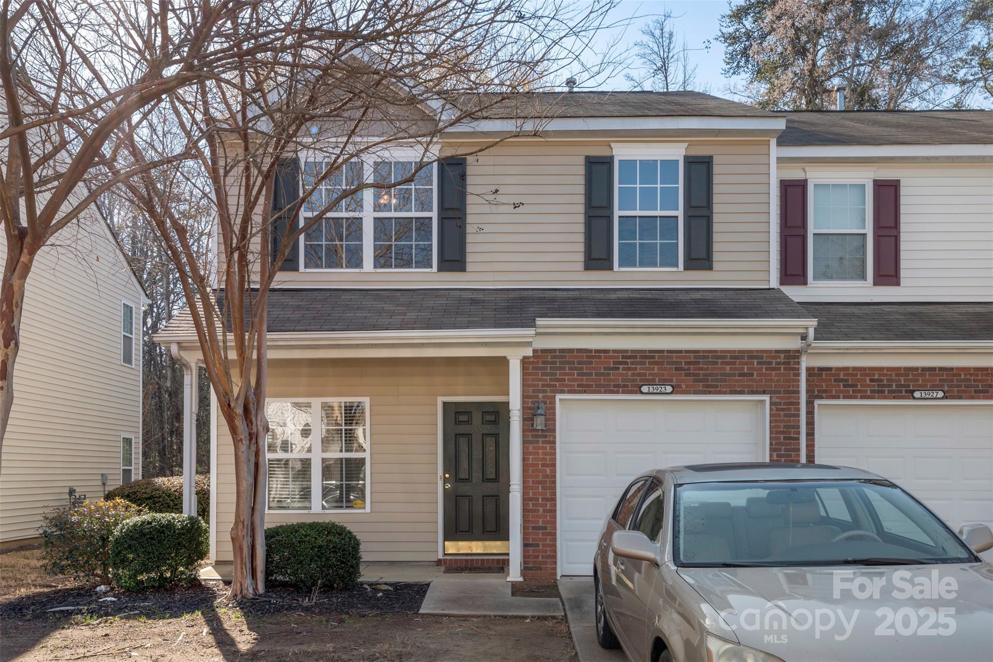 Photo one of 13923 Singleleaf Ln Charlotte NC 28278 | MLS 4230763