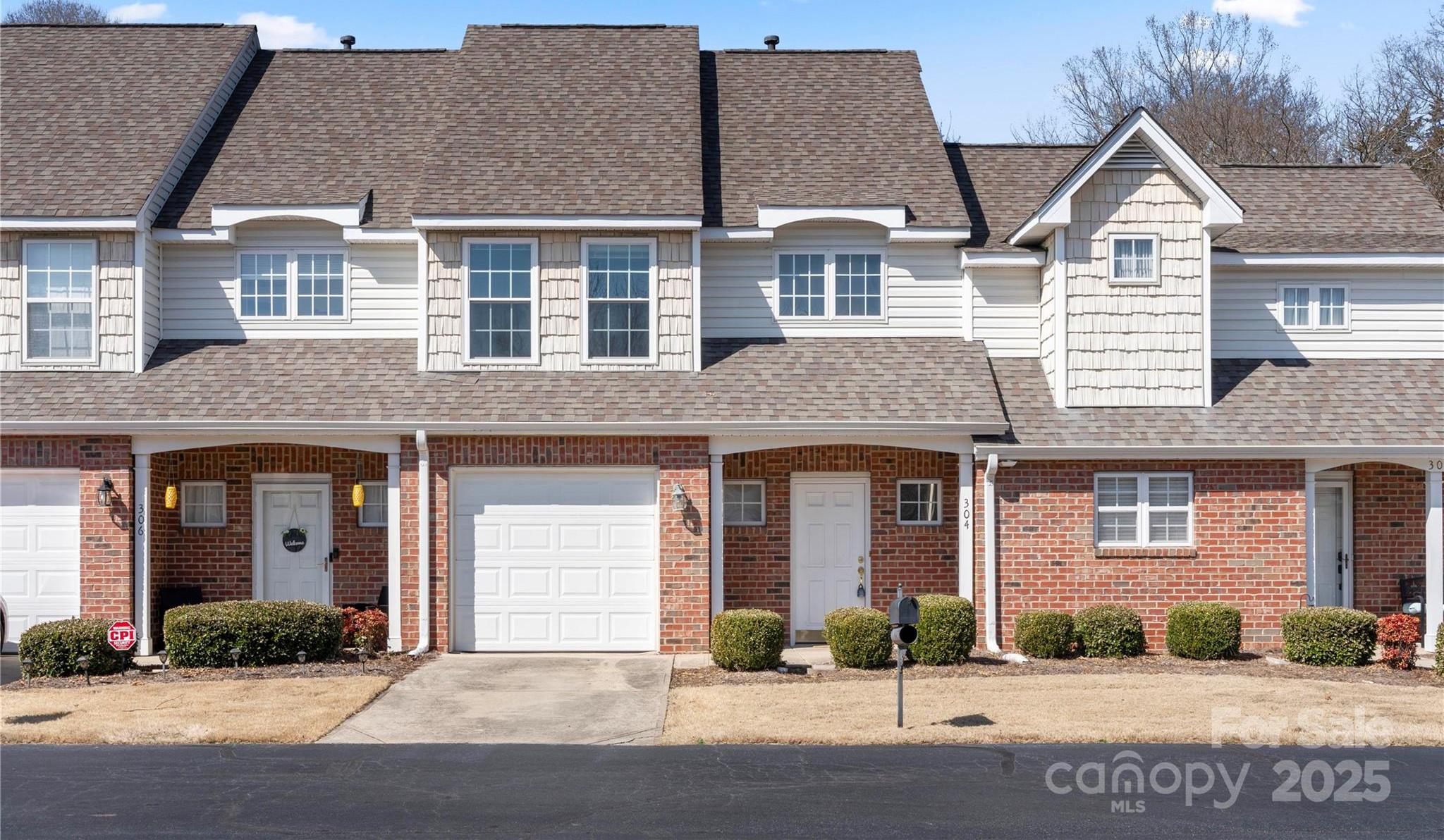 Photo one of 304 Valley Brook Se Ln Concord NC 28025 | MLS 4230747