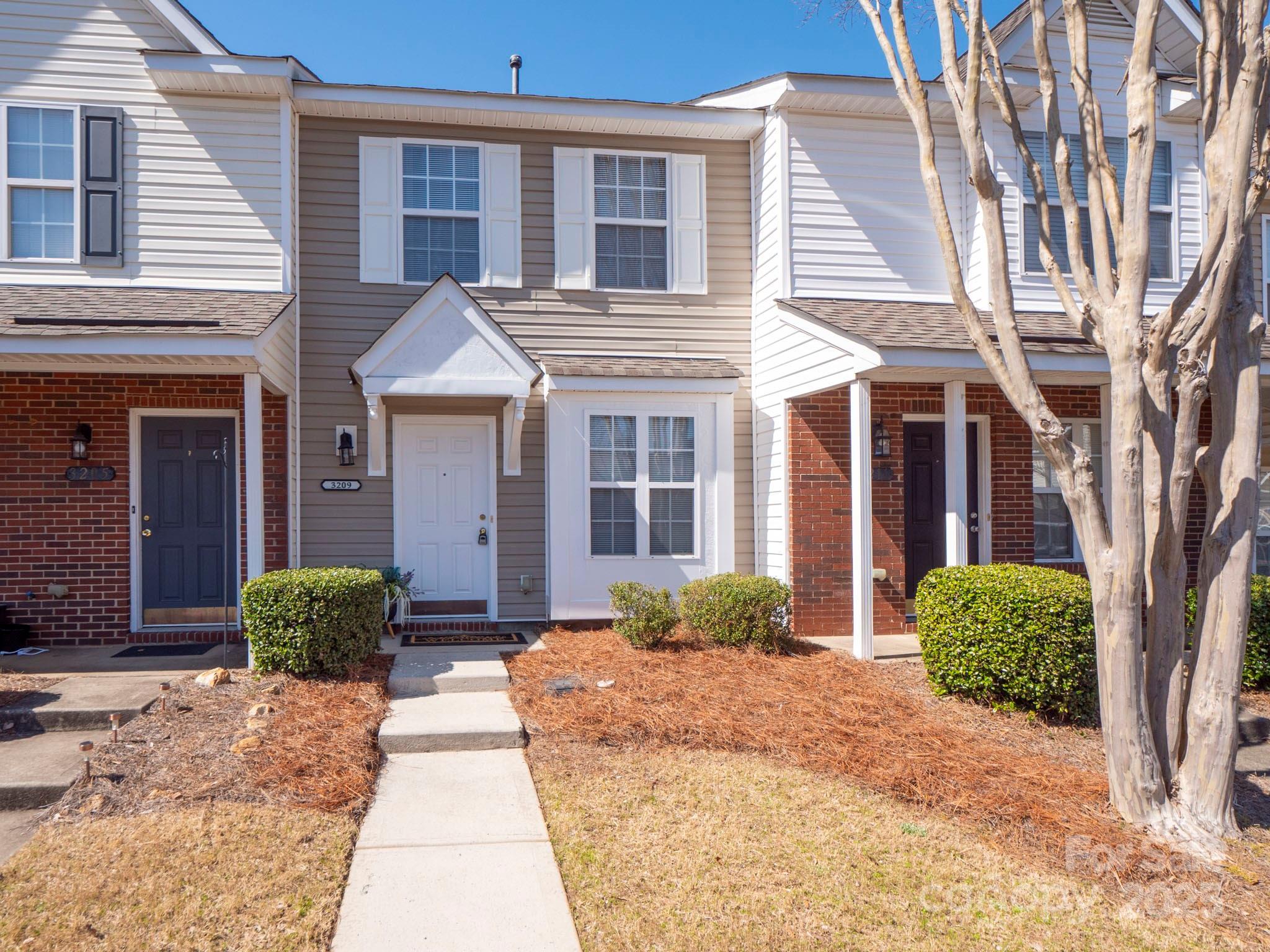 Photo one of 3209 Blythe Ridge Ct Charlotte NC 28213 | MLS 4230854