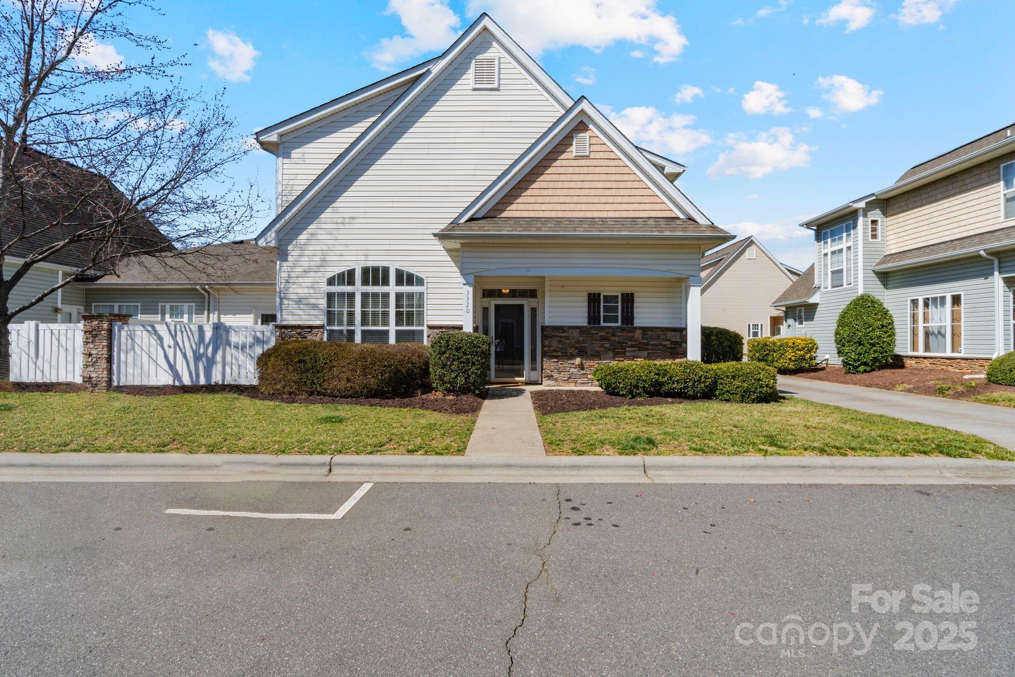 Photo one of 3320 Tulip Tree Ln Charlotte NC 28273 | MLS 4230881