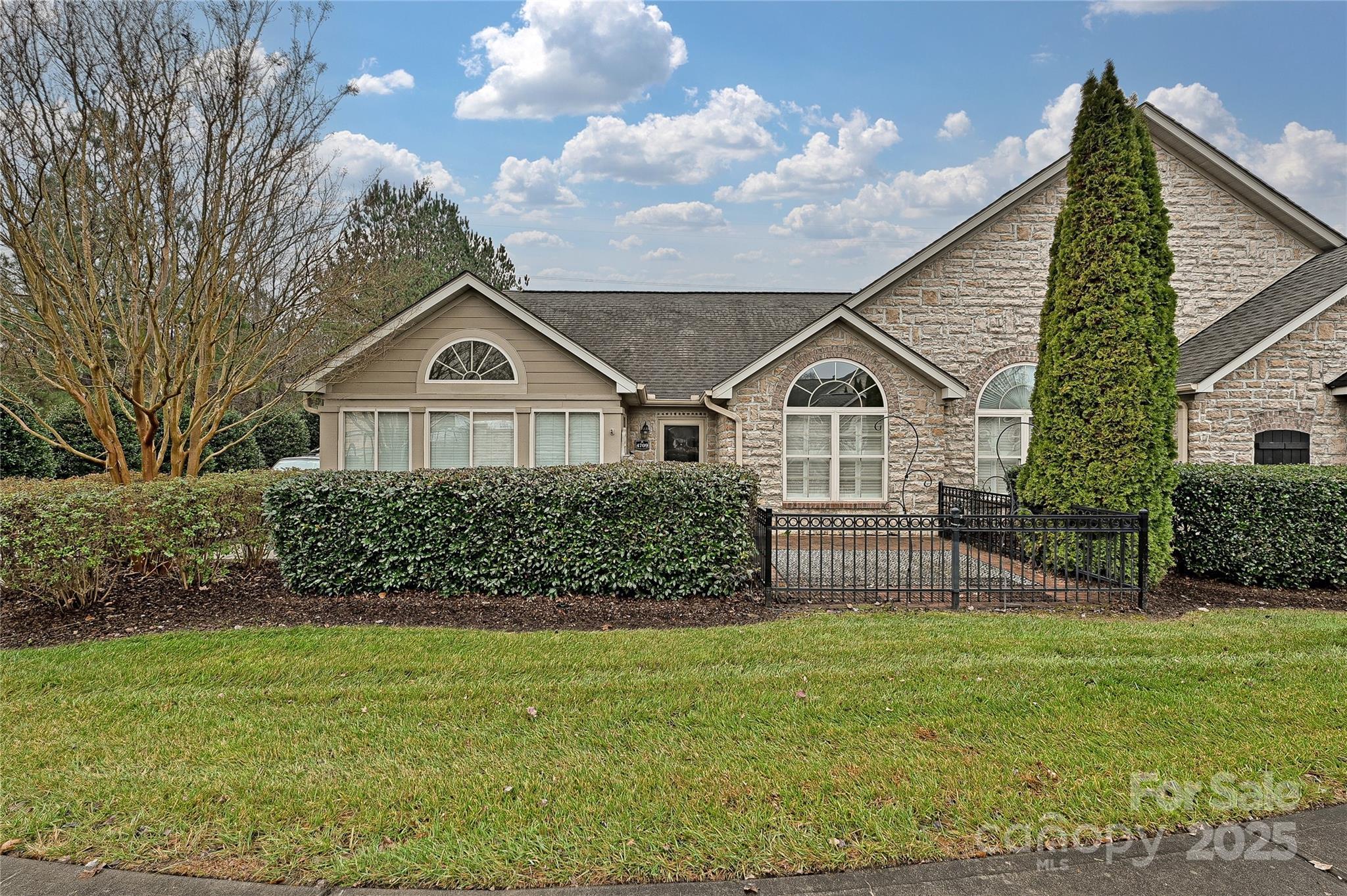 Photo one of 4709 Polo Gate Blvd Charlotte NC 28216 | MLS 4230993