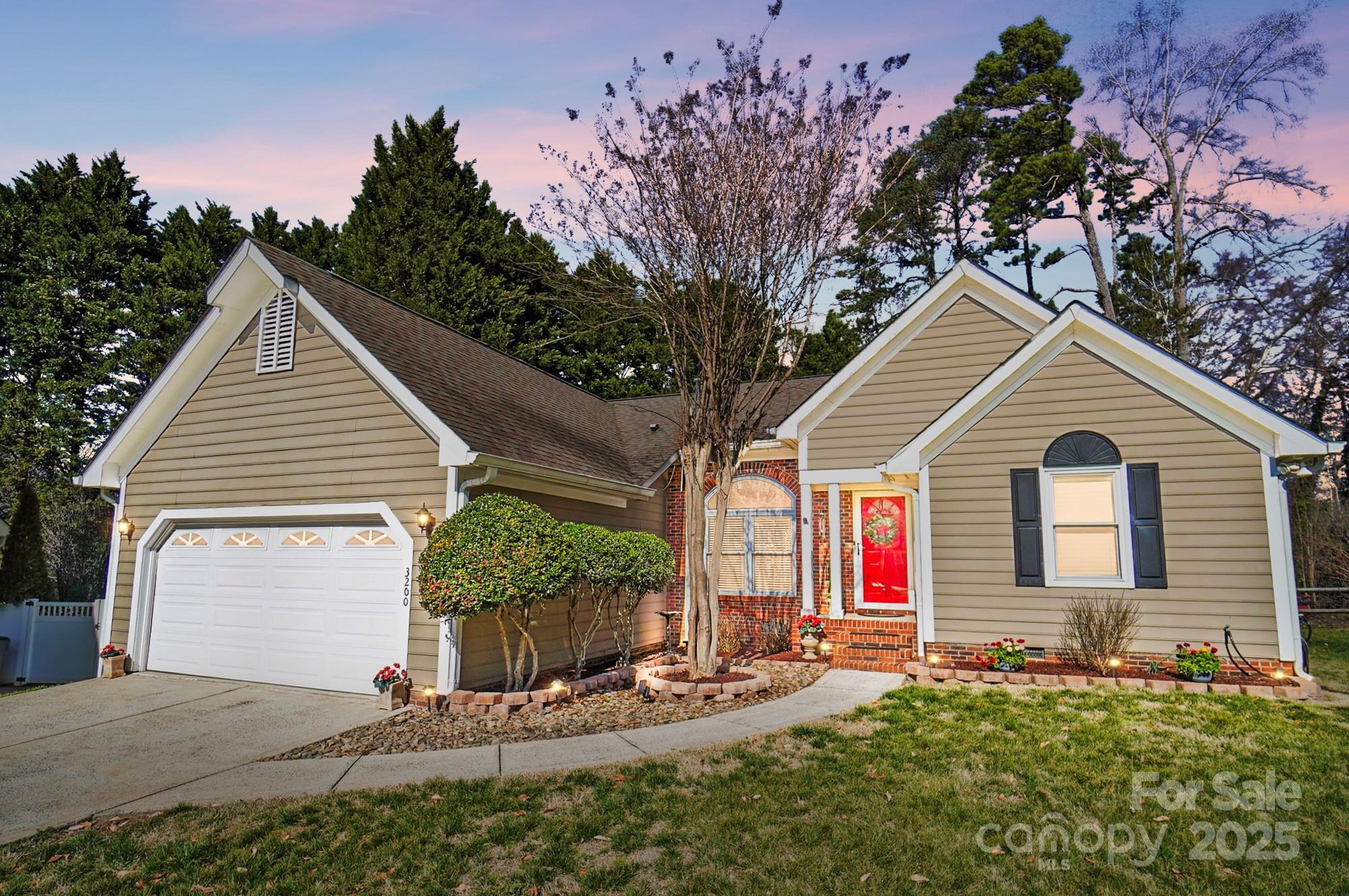 Photo one of 3200 Tallia Ct Charlotte NC 28269 | MLS 4231316