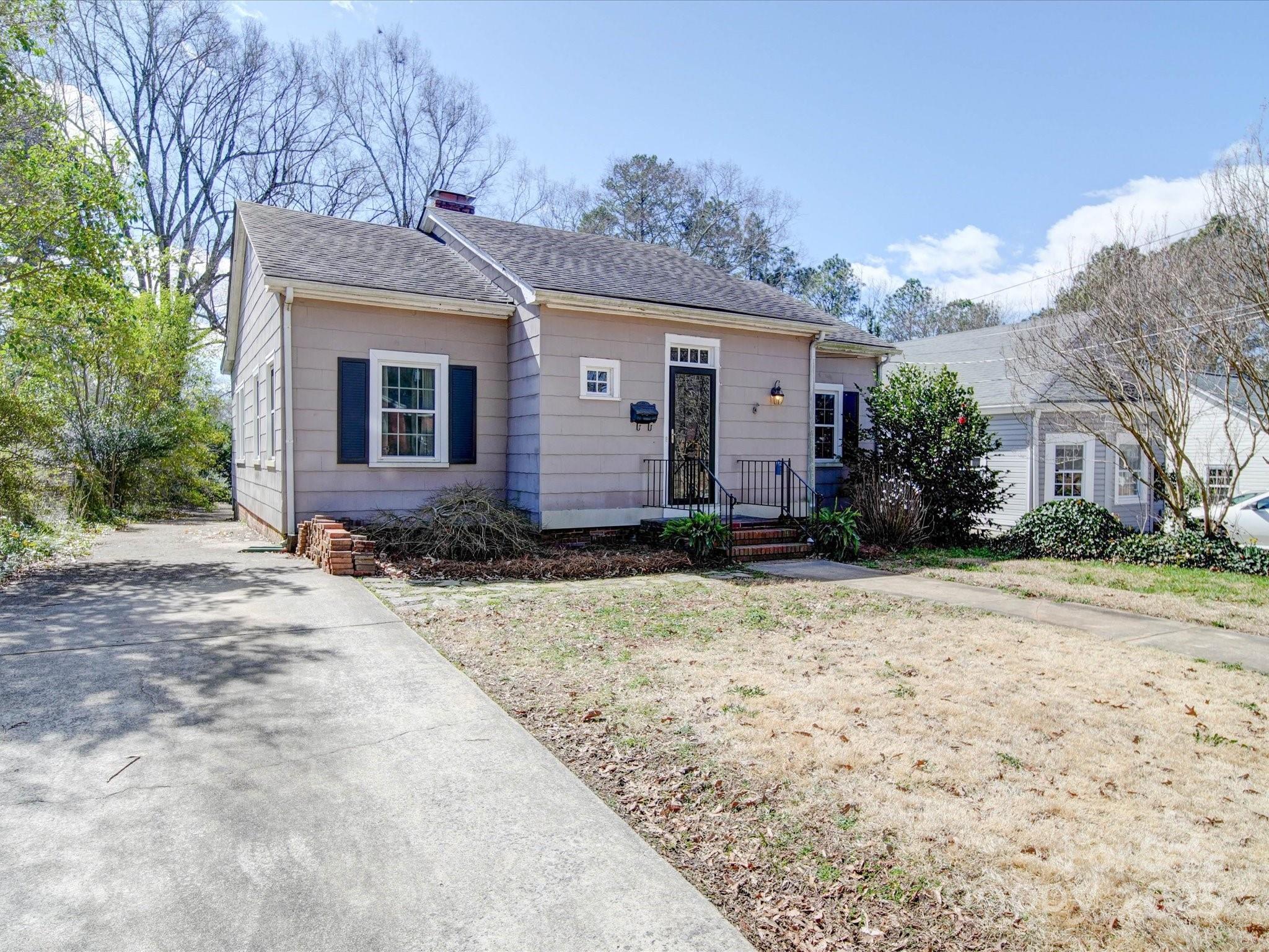 Photo one of 507 6Th W Ave Gastonia NC 28052 | MLS 4231520