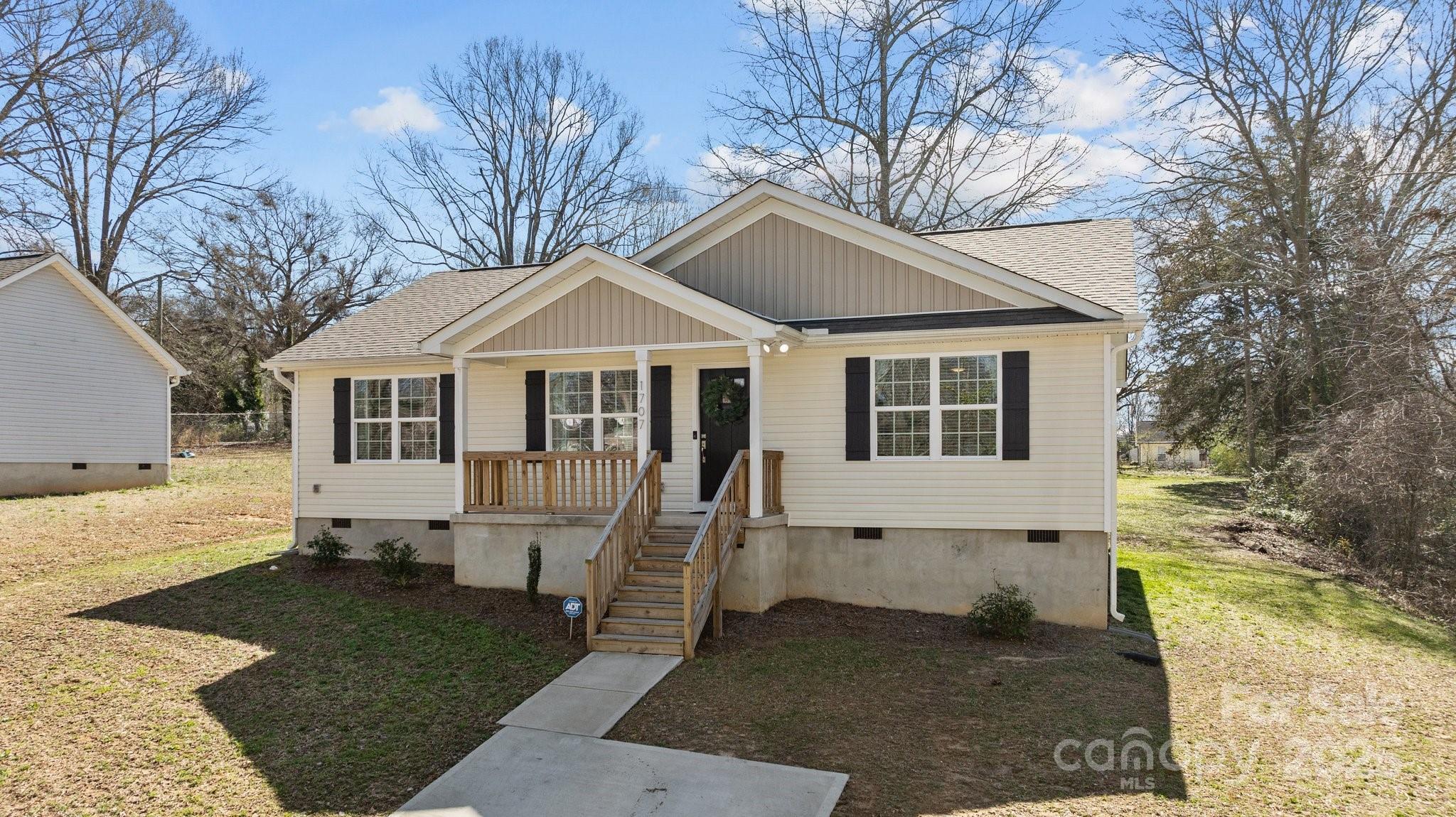 Photo one of 1707 W 4Th Ave Gastonia NC 28052 | MLS 4231651