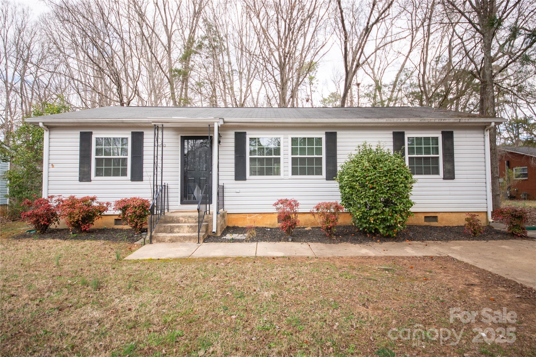 Photo one of 4910 Lailwood Cir Charlotte NC 28227 | MLS 4231633