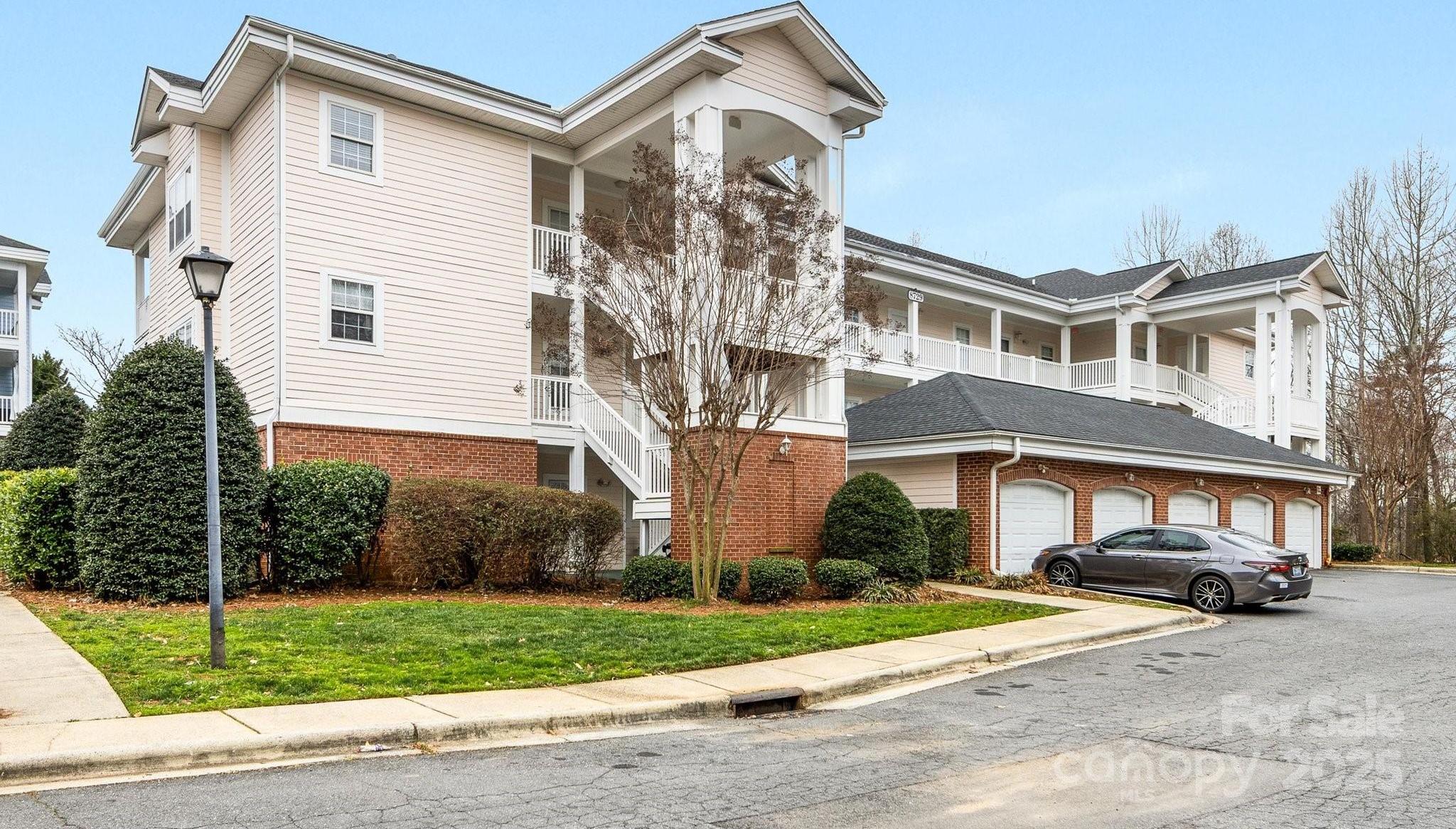 Photo one of 8759 Coralbell Ln Charlotte NC 28213 | MLS 4231627