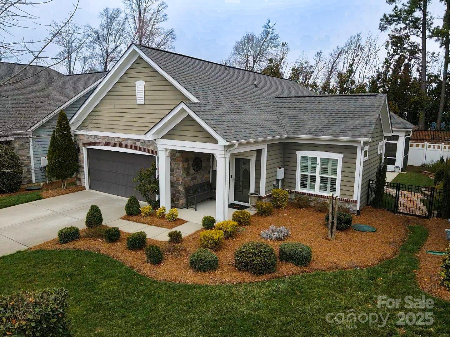 Photo one of 16116 Lakeside Loop Ln Cornelius NC 28031 | MLS 4231735