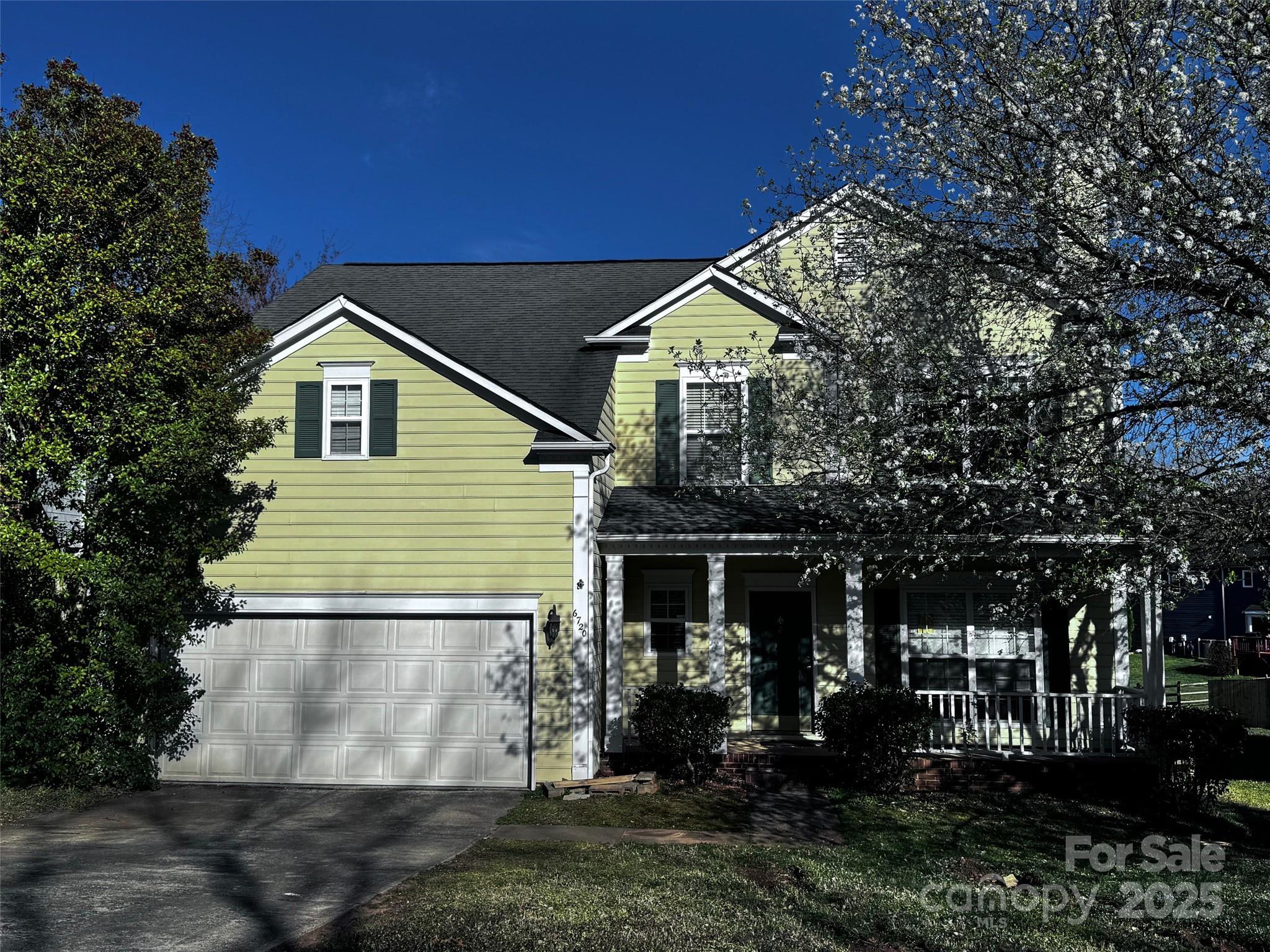 Photo one of 6720 Neuhoff Ln Charlotte NC 28269 | MLS 4231880