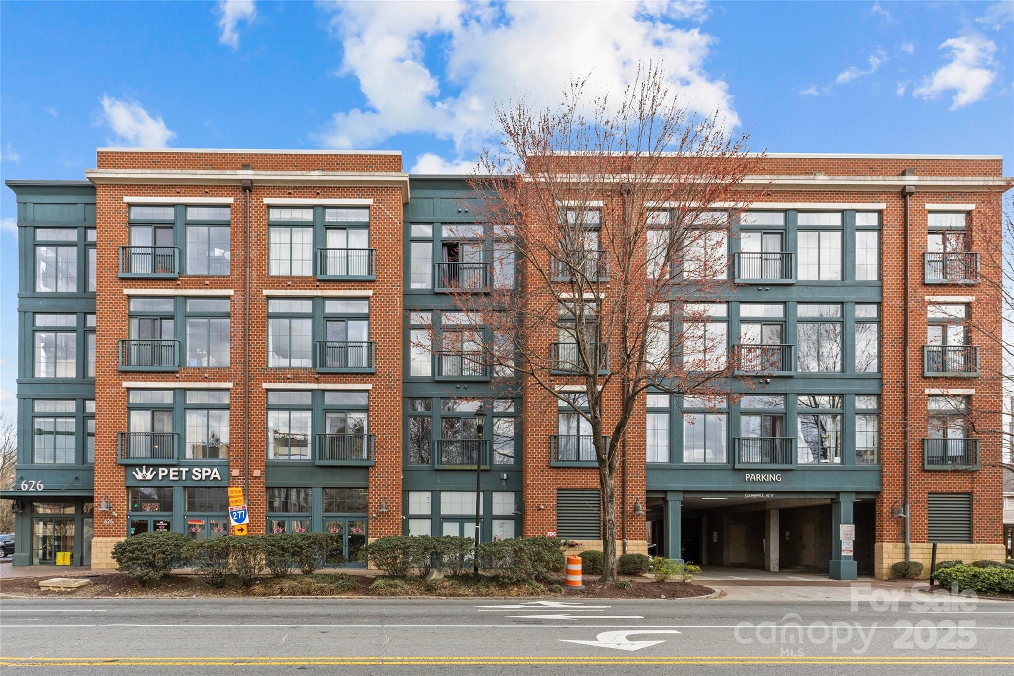 Photo one of 626 N Graham St # 211 Charlotte NC 28202 | MLS 4232637