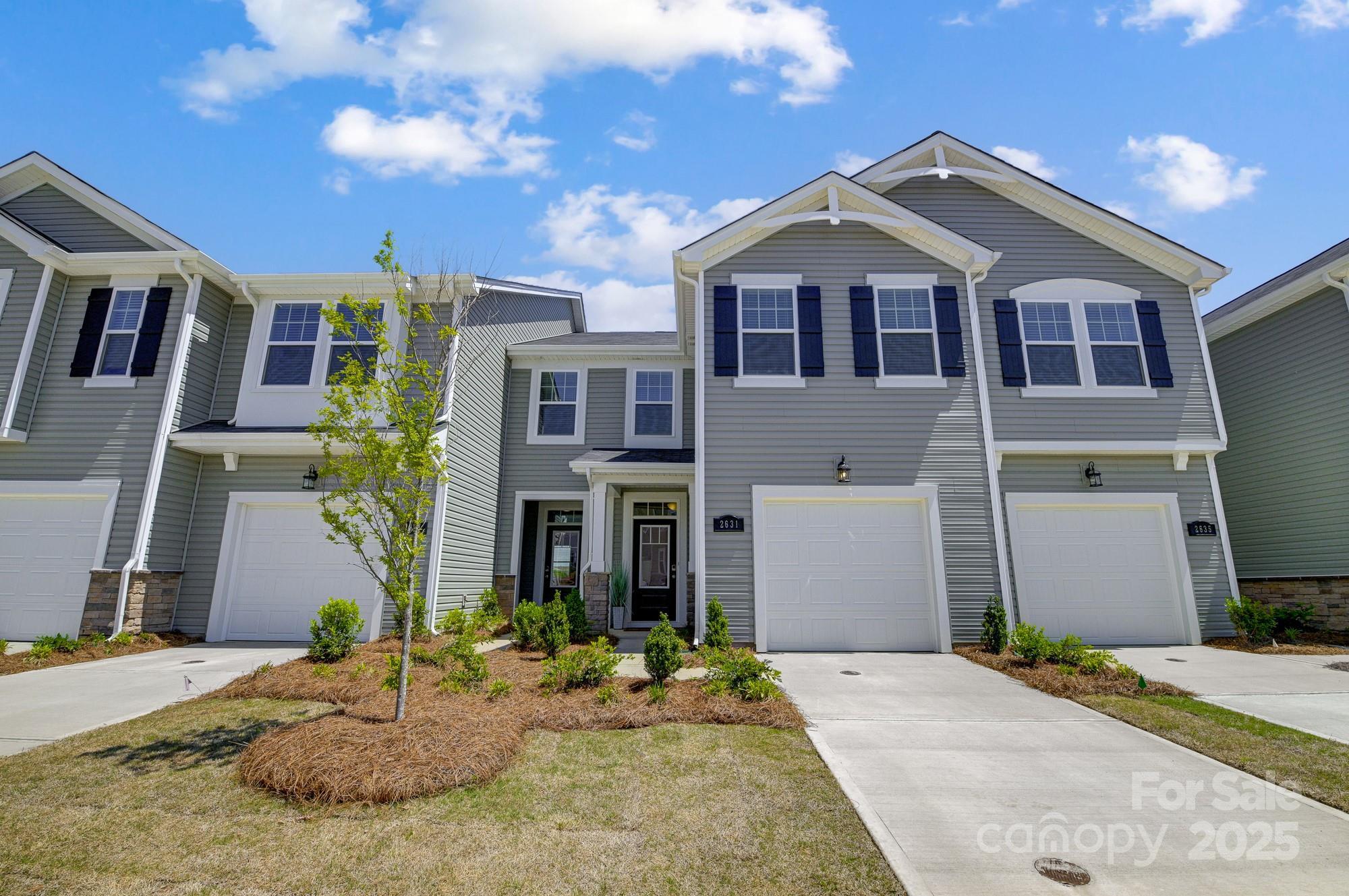 Photo one of 8009 Downy Oak Ln Charlotte NC 28269 | MLS 4233963