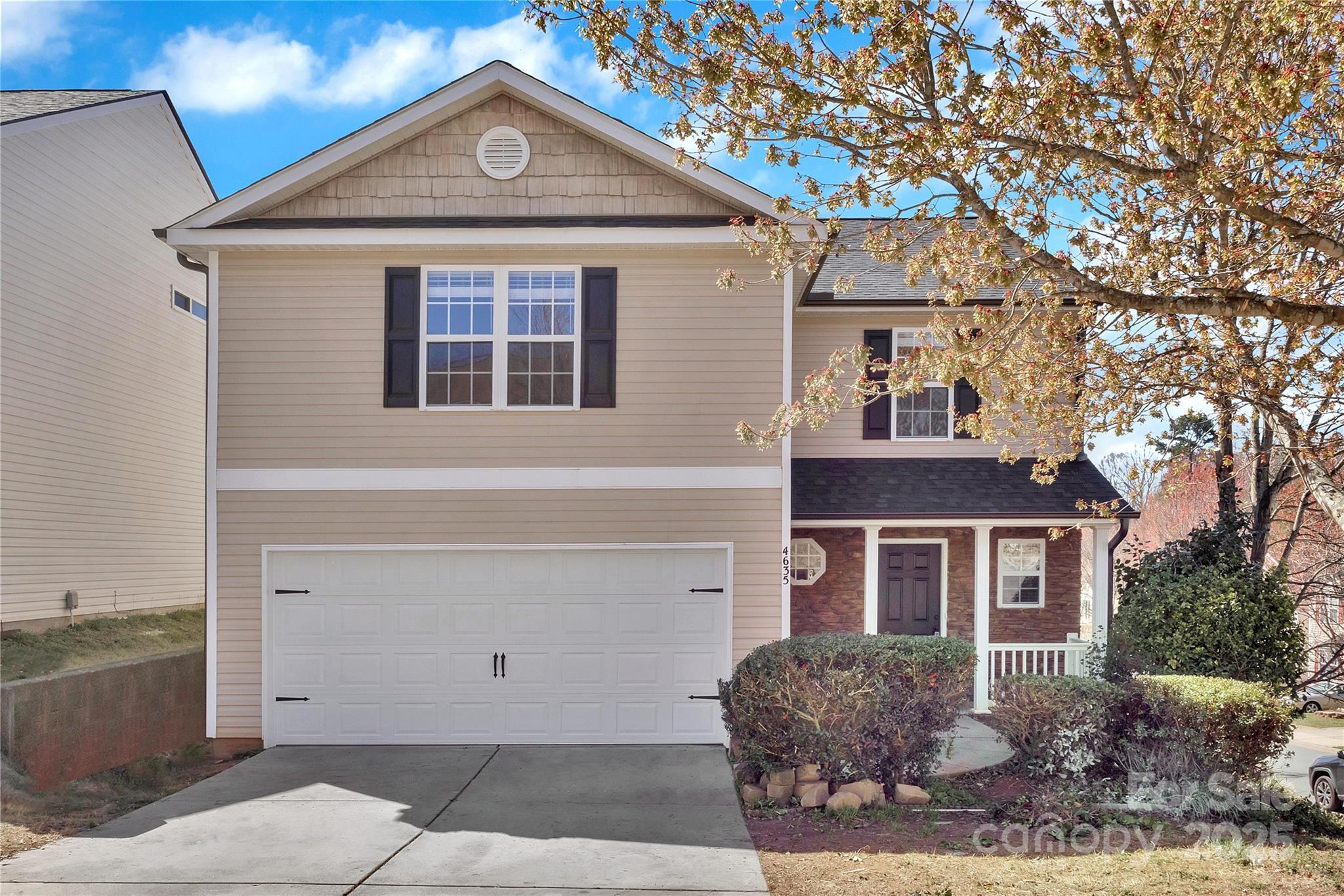 Photo one of 4635 Christenbury Hills Ln Charlotte NC 28269 | MLS 4234017