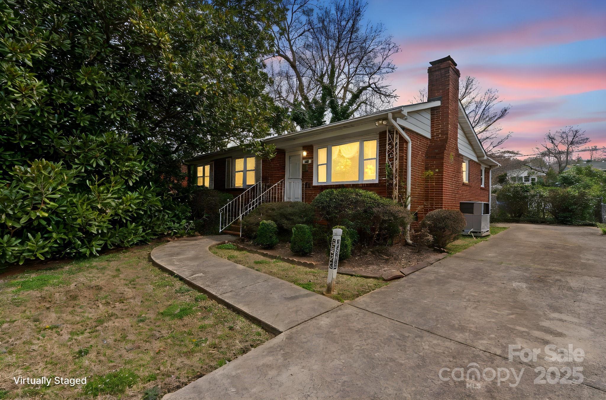 Photo one of 2922 Dunlavin Way Charlotte NC 28205 | MLS 4234177