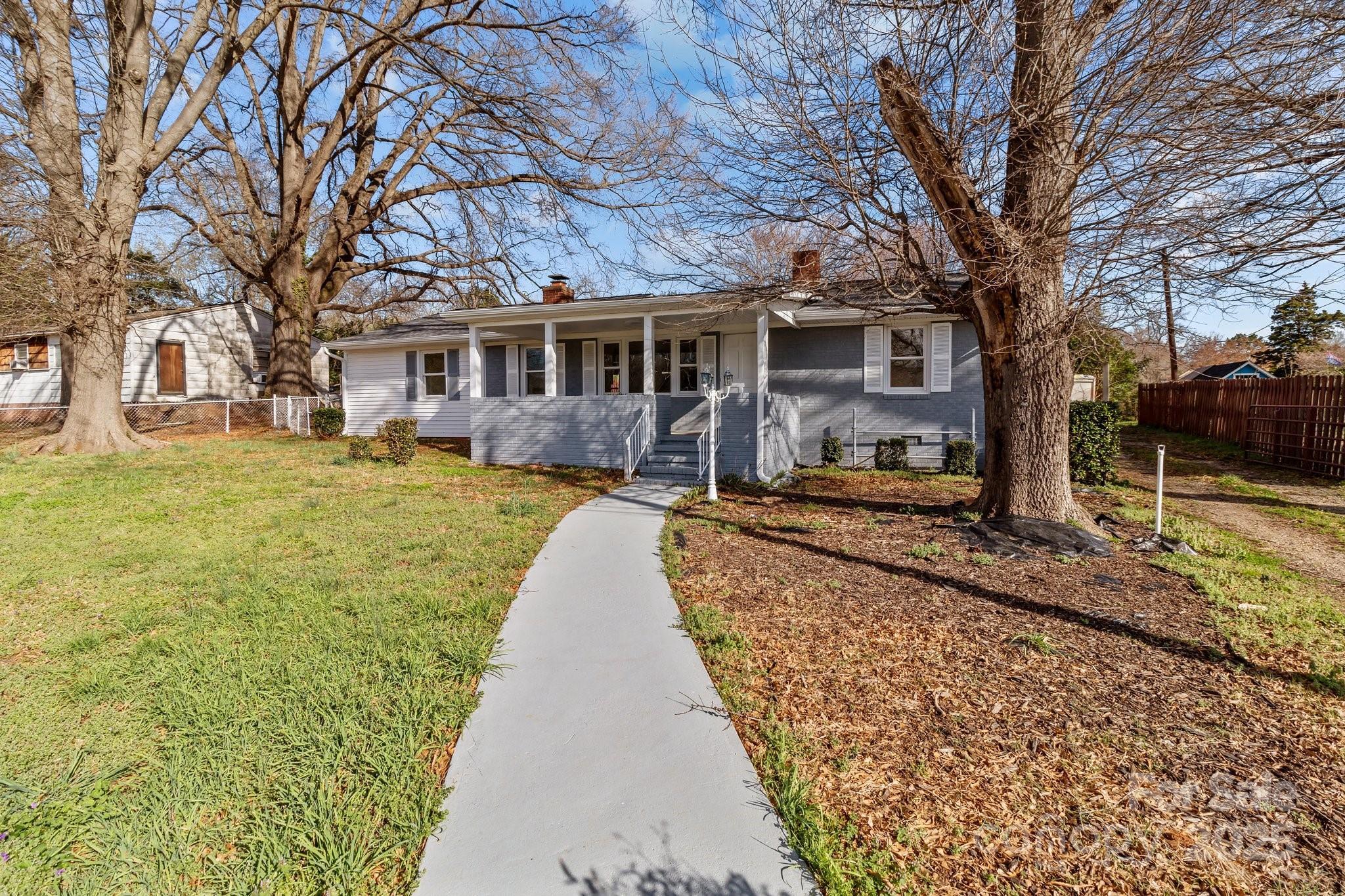 Photo one of 2418 Acapulco Dr Gastonia NC 28054 | MLS 4234625