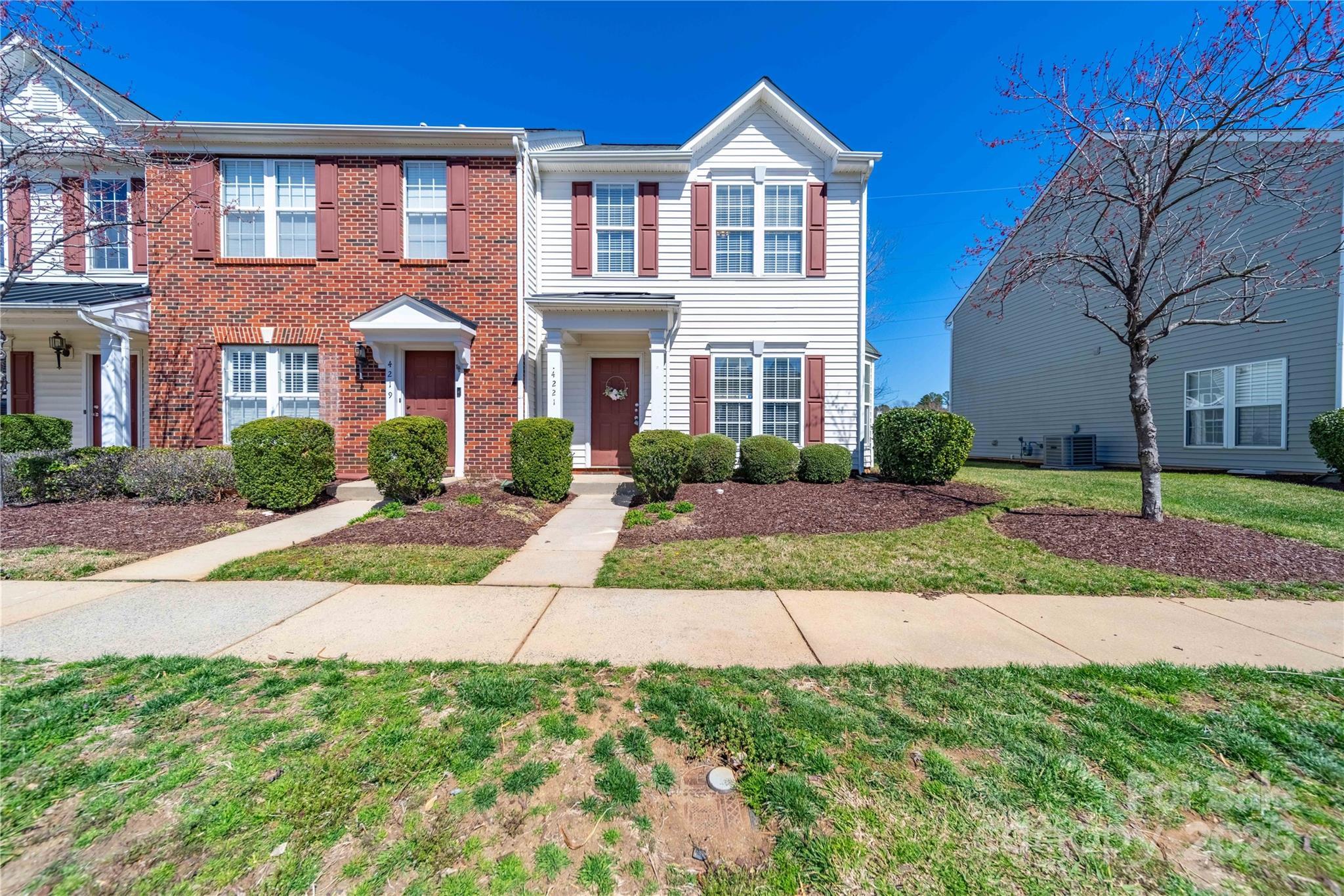 Photo one of 4221 Coulter Xing Charlotte NC 28213 | MLS 4235002