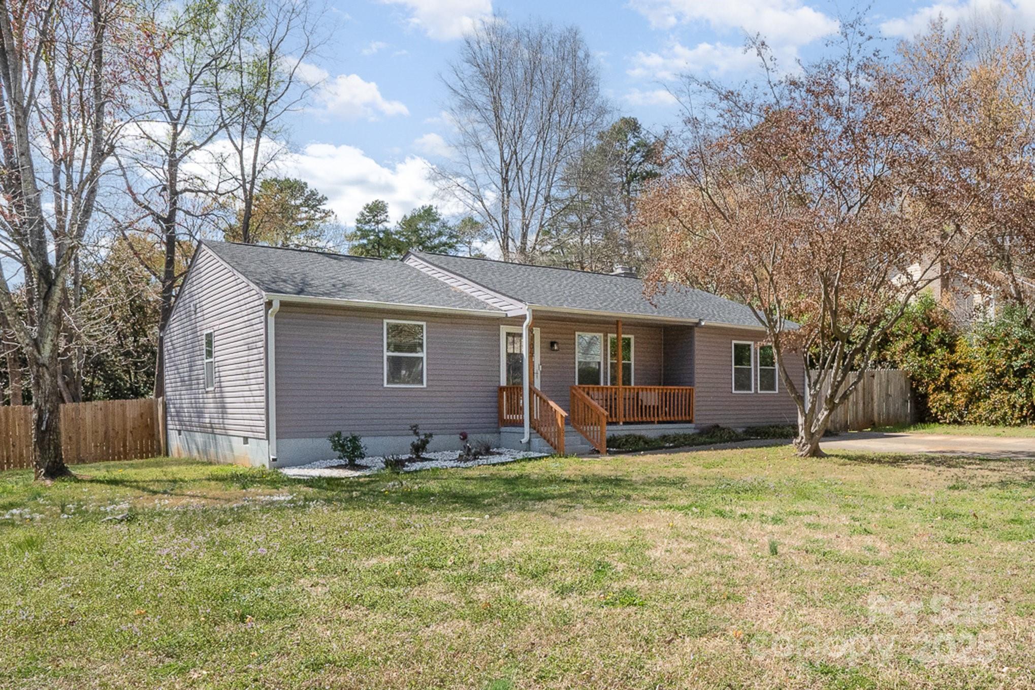 Photo one of 9105 Touchstone Ln Charlotte NC 28227 | MLS 4235130