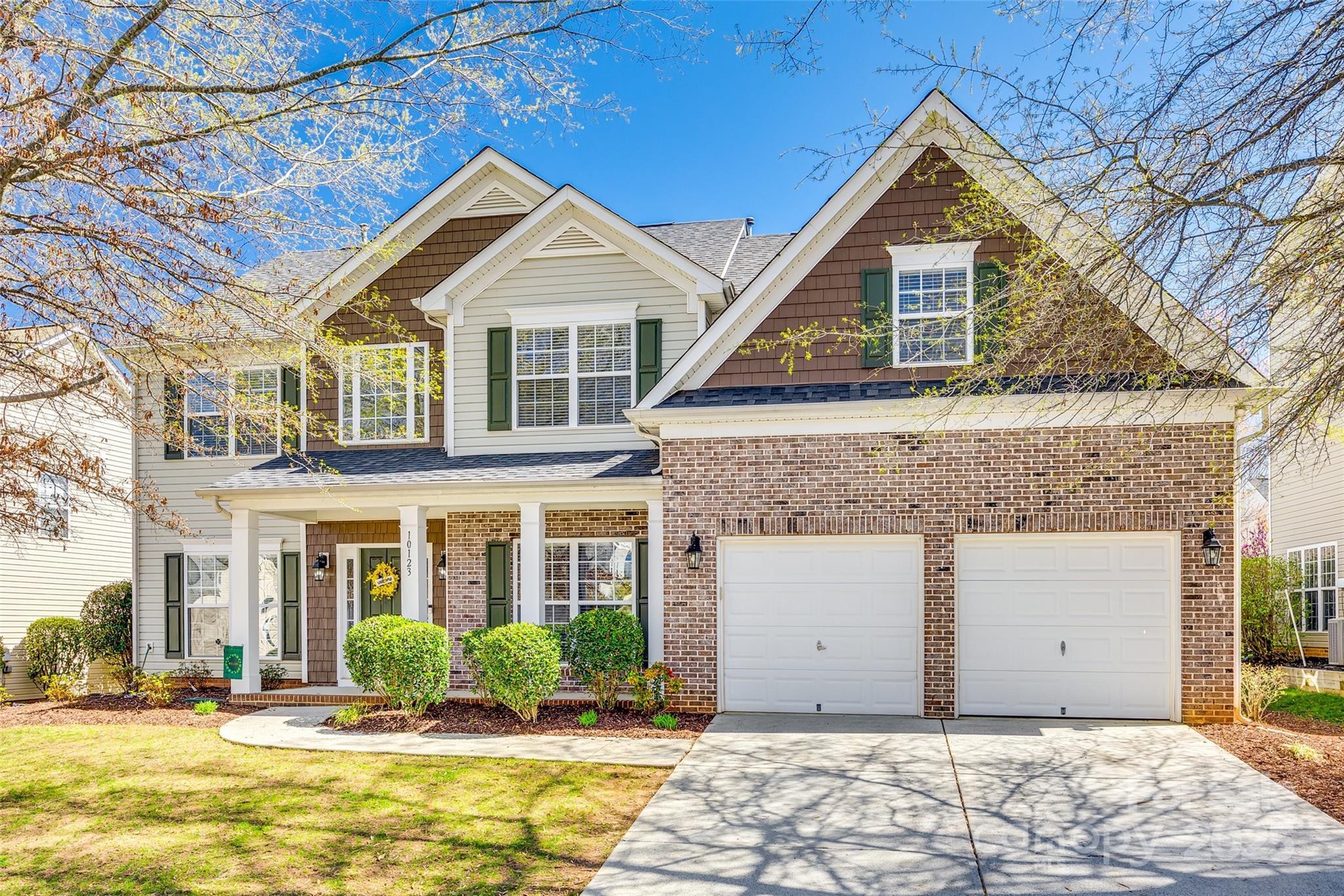 Photo one of 10123 Barrands Ln Charlotte NC 28278 | MLS 4235864