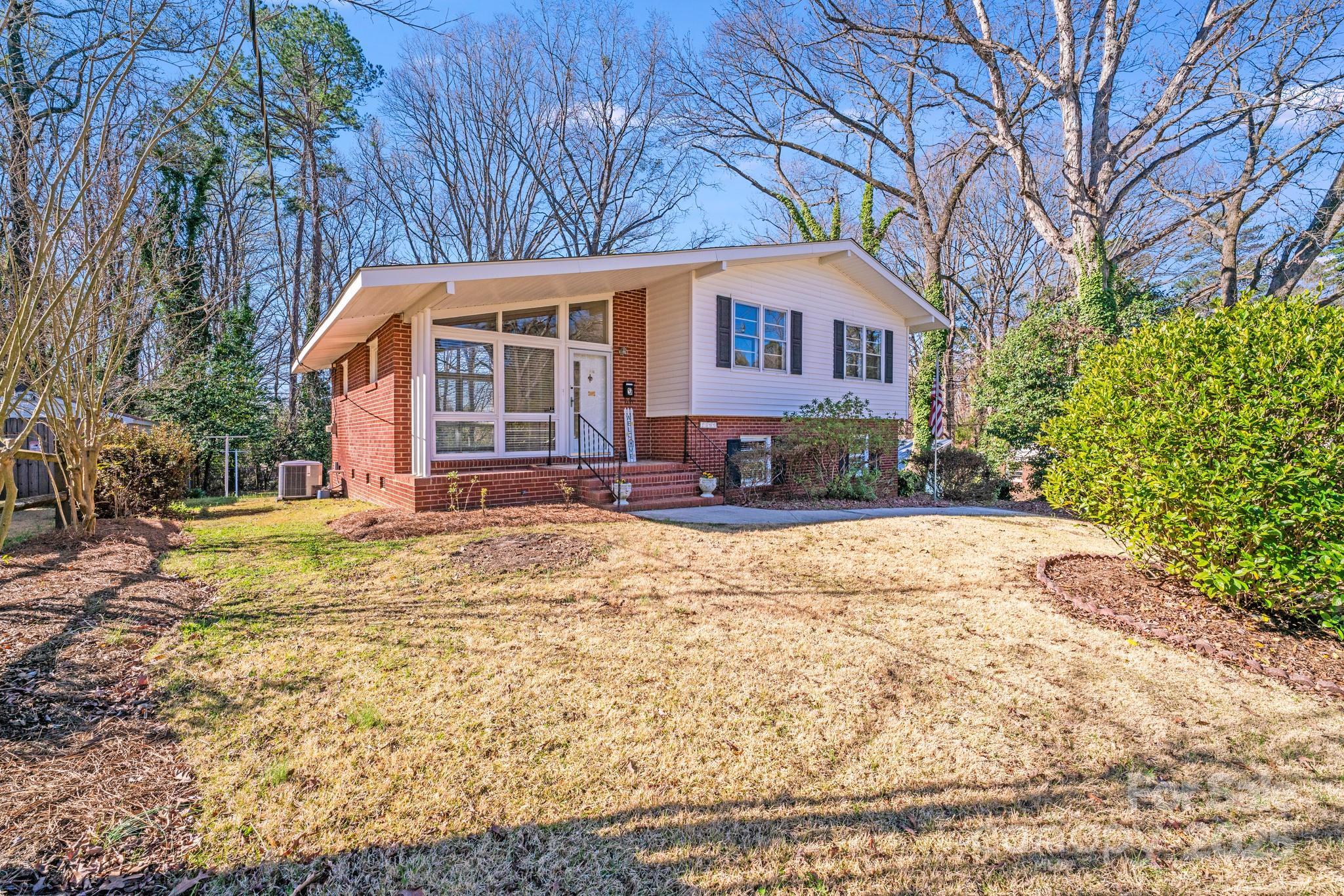 Photo one of 2300 Highlawn Dr Charlotte NC 28212 | MLS 4235899