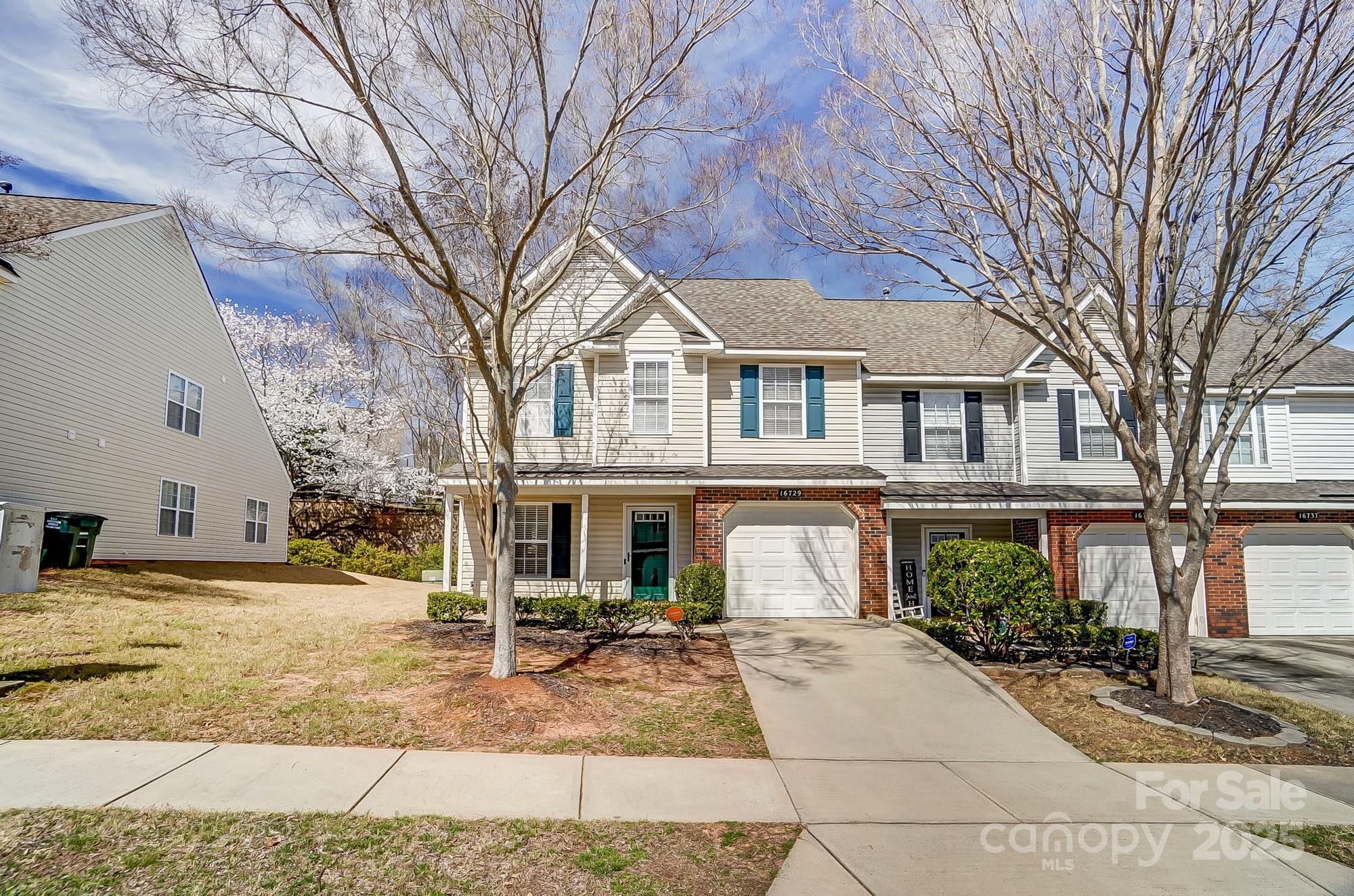 Photo one of 16729 Timber Crossing Rd Charlotte NC 28213 | MLS 4237038