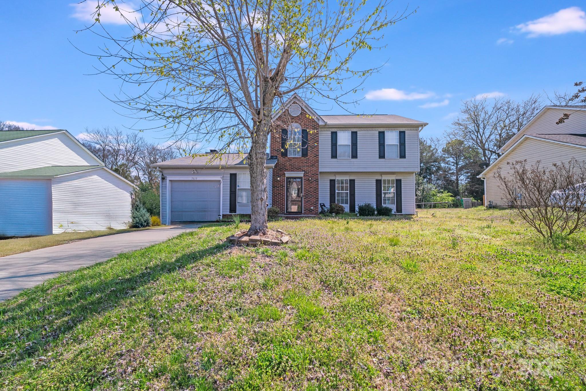 Photo one of 7619 Woodknoll Dr Charlotte NC 28217 | MLS 4237527