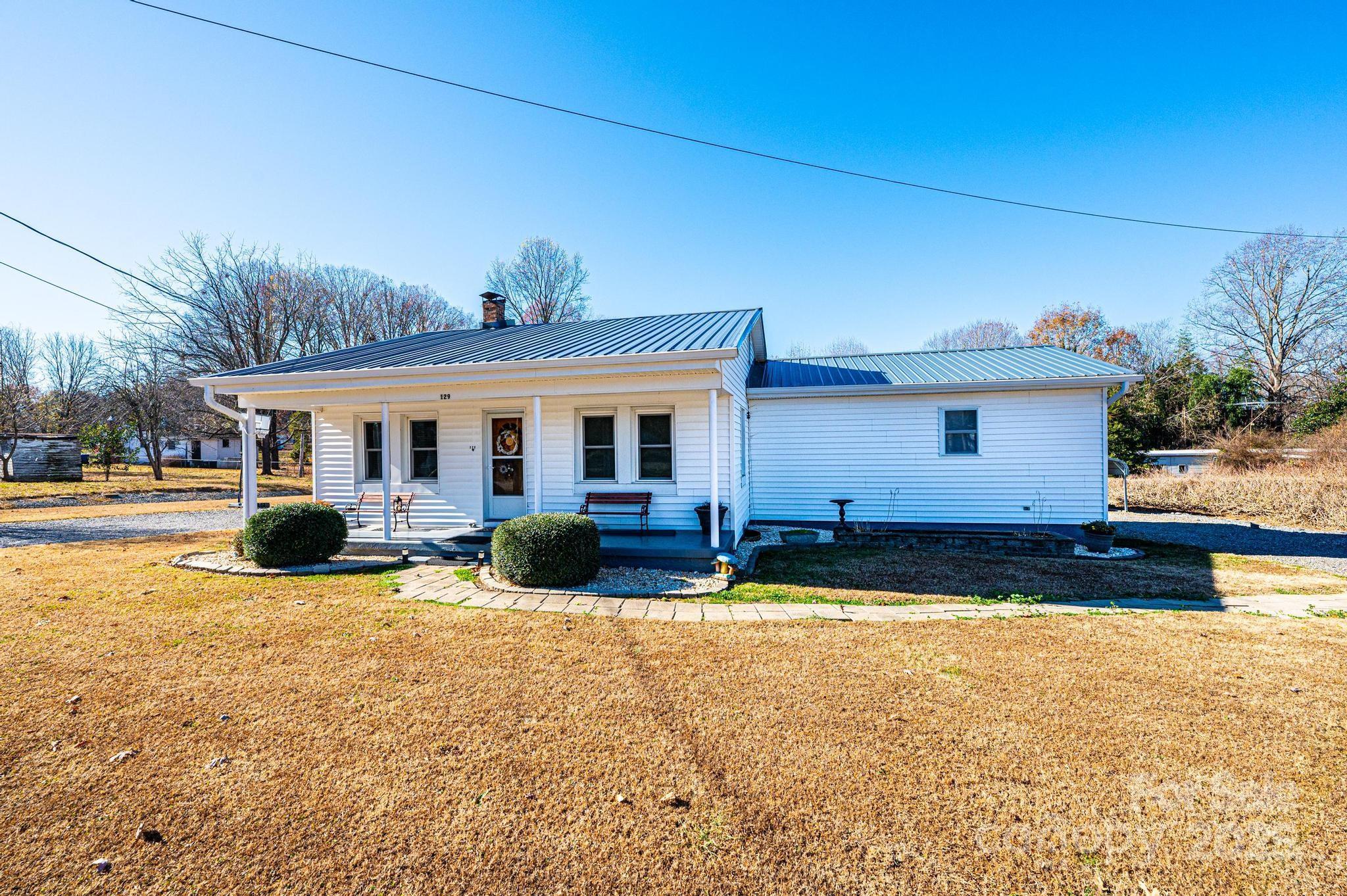 Photo one of 129 38Th St Hickory NC 28601 | MLS 4237829