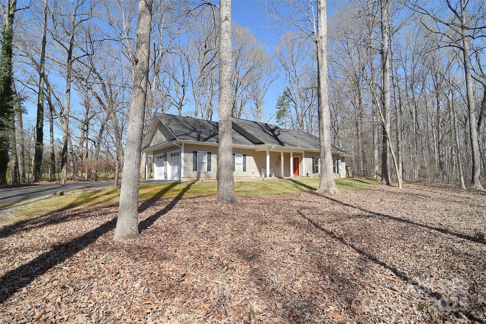 Photo one of 2010 Creekwood Dr York SC 29745 | MLS 4237890