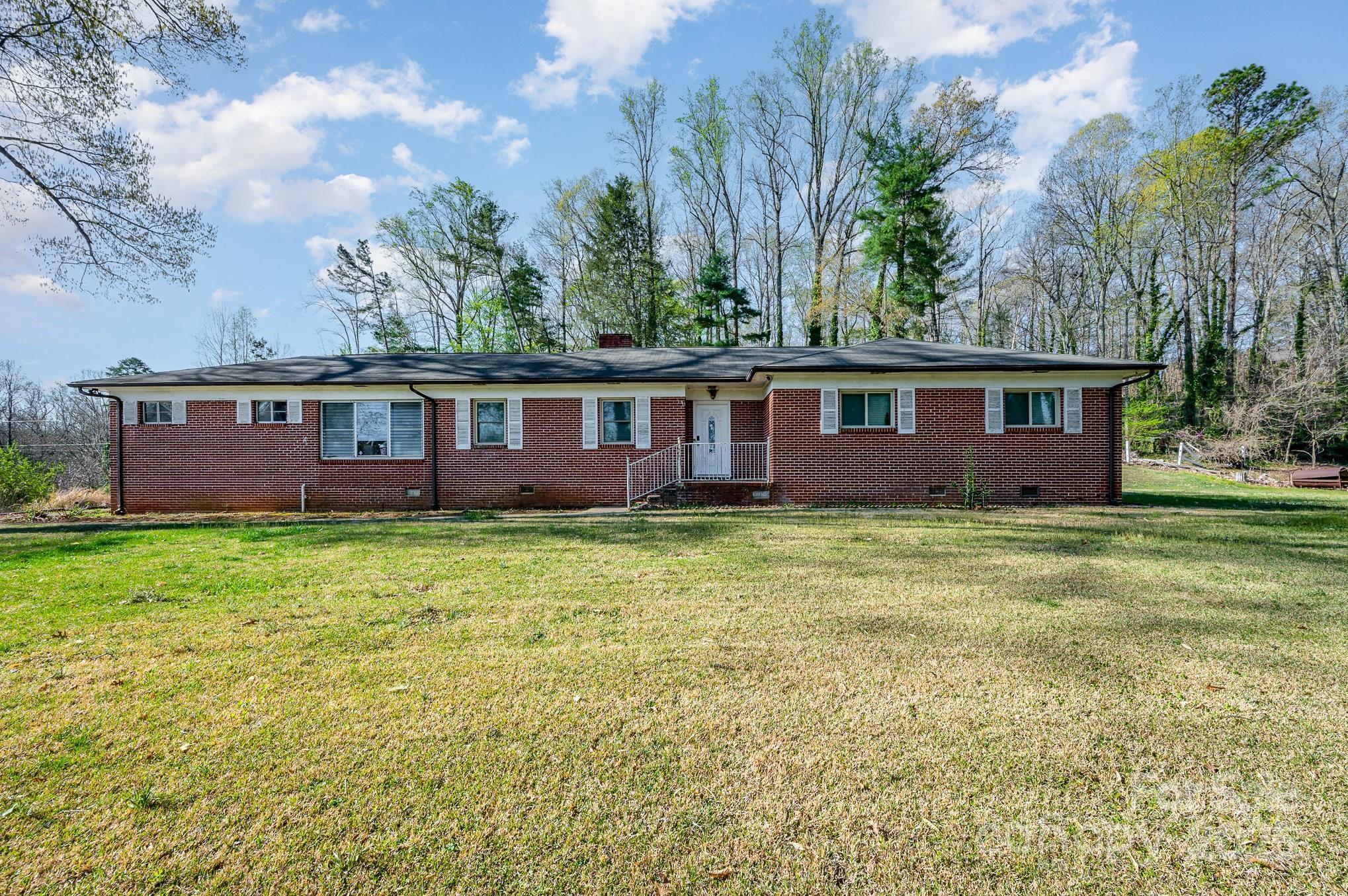 Photo one of 724 Rocky River W Rd Charlotte NC 28213 | MLS 4238806