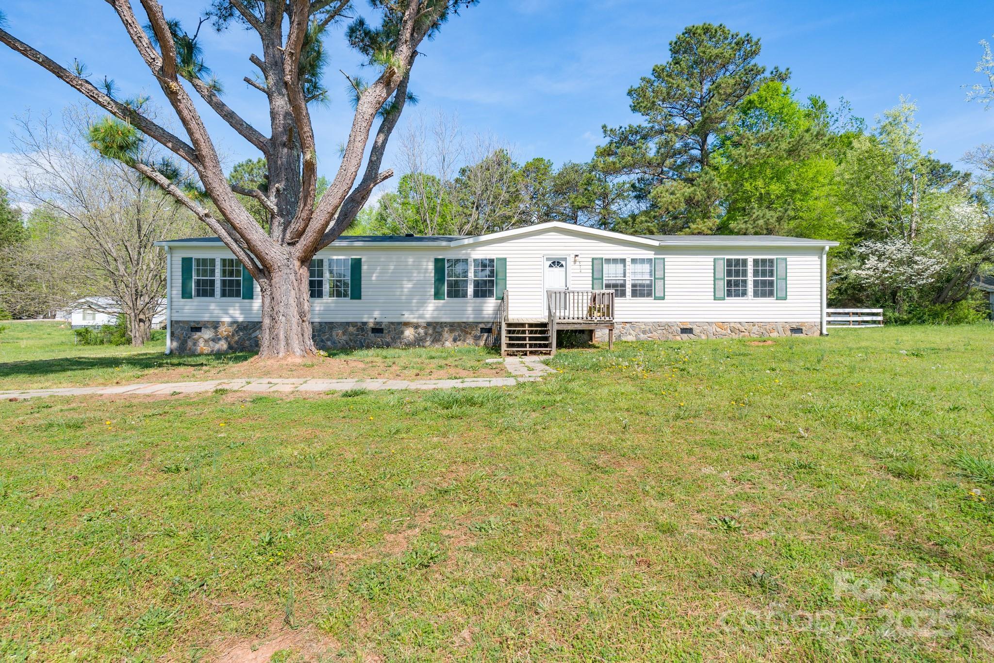 Photo one of 574 Pamela Rd York SC 29745 | MLS 4240157