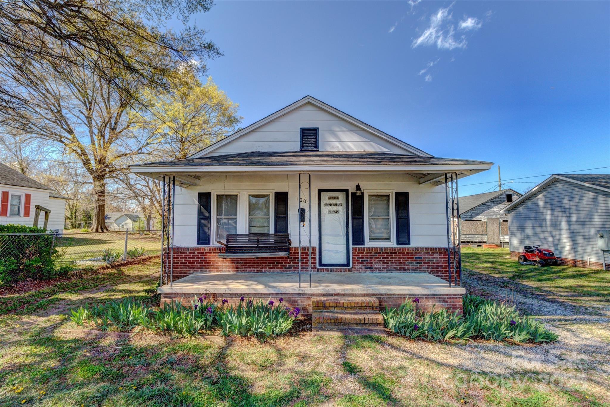 Photo one of 100 W 3Rd St Cherryville NC 28021 | MLS 4240655