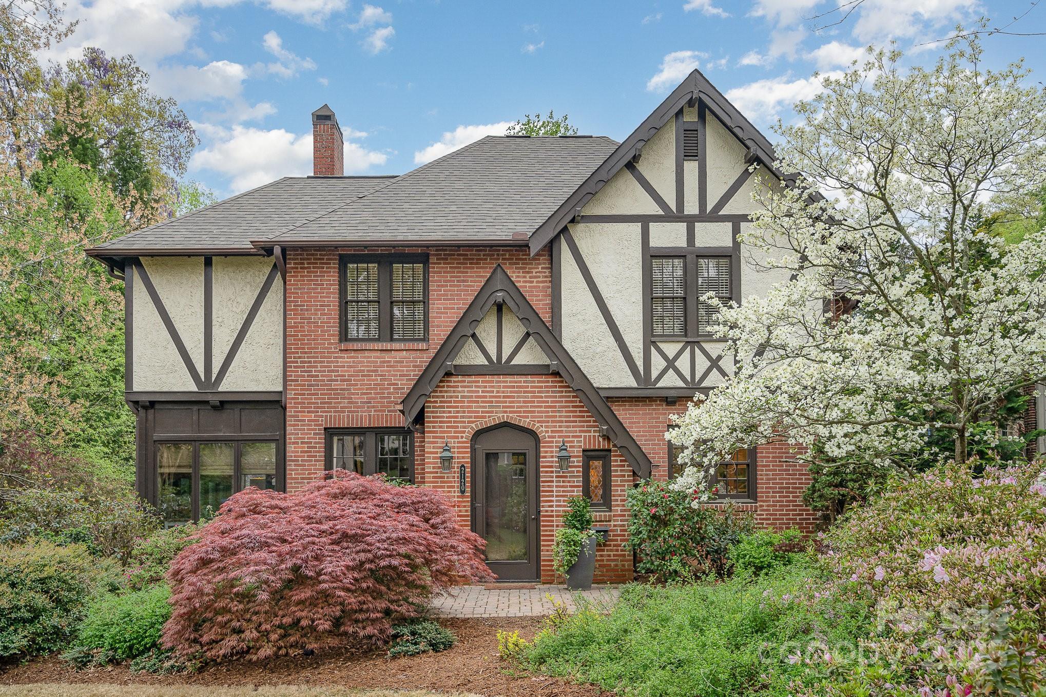 Photo one of 2120 Malvern Rd Charlotte NC 28207 | MLS 4240635