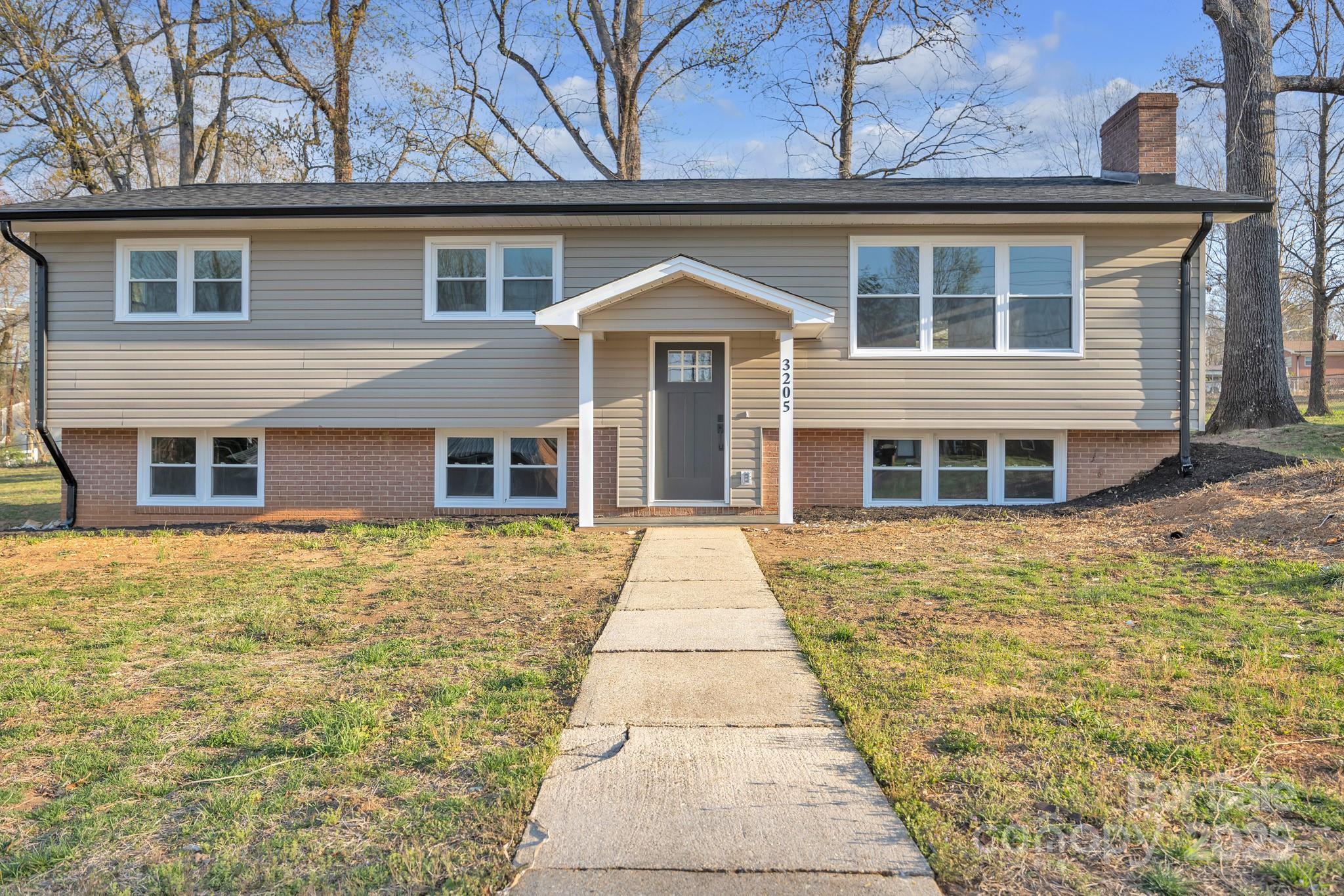 Photo one of 3205 19Th Ne Ave Hickory NC 28601 | MLS 4240845