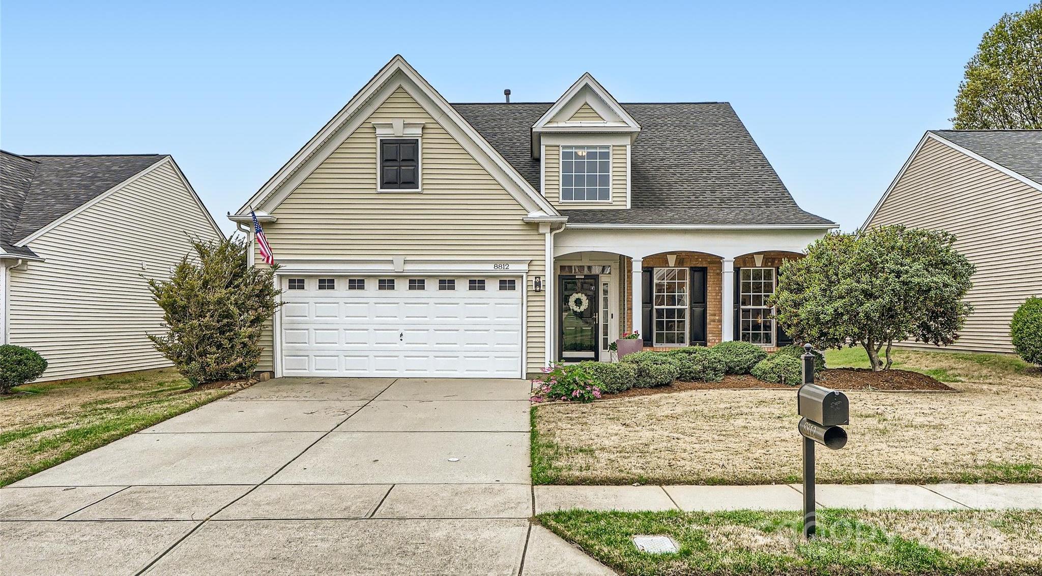 Photo one of 8812 Heron Glen Dr Charlotte NC 28269 | MLS 4241474
