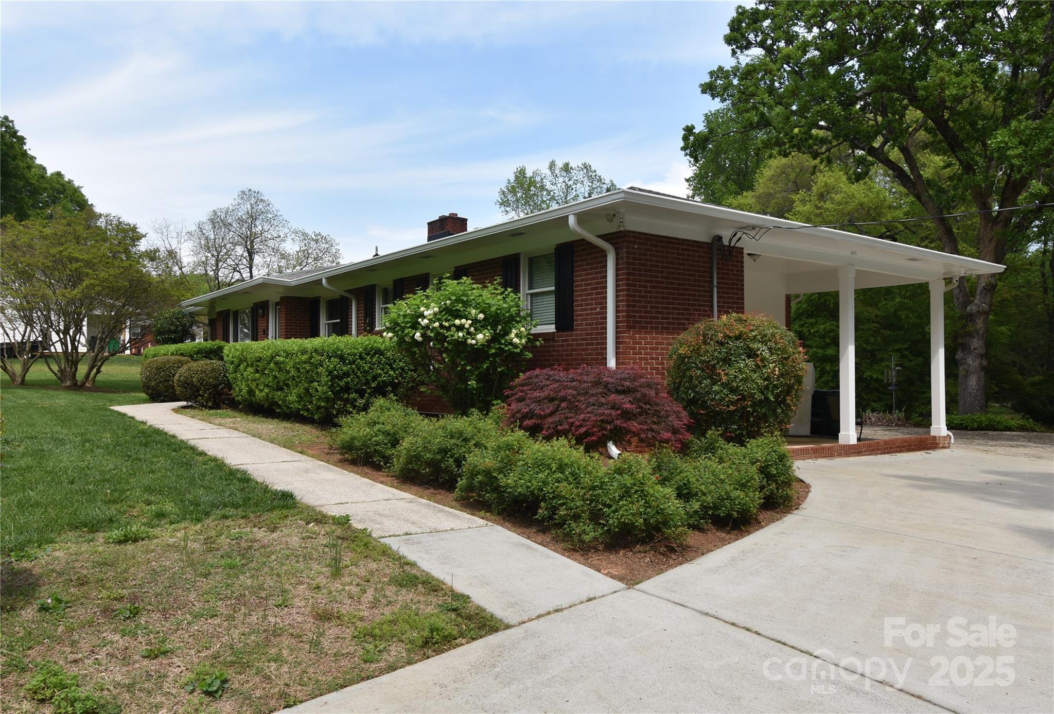 Photo one of 8608 Cedarbrook Dr Charlotte NC 28215 | MLS 4241799