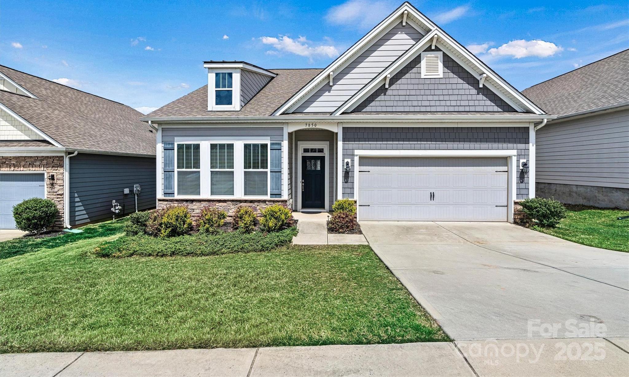 Photo one of 7850 Fountaingrass Ln Sherrills Ford NC 28673 | MLS 4242529