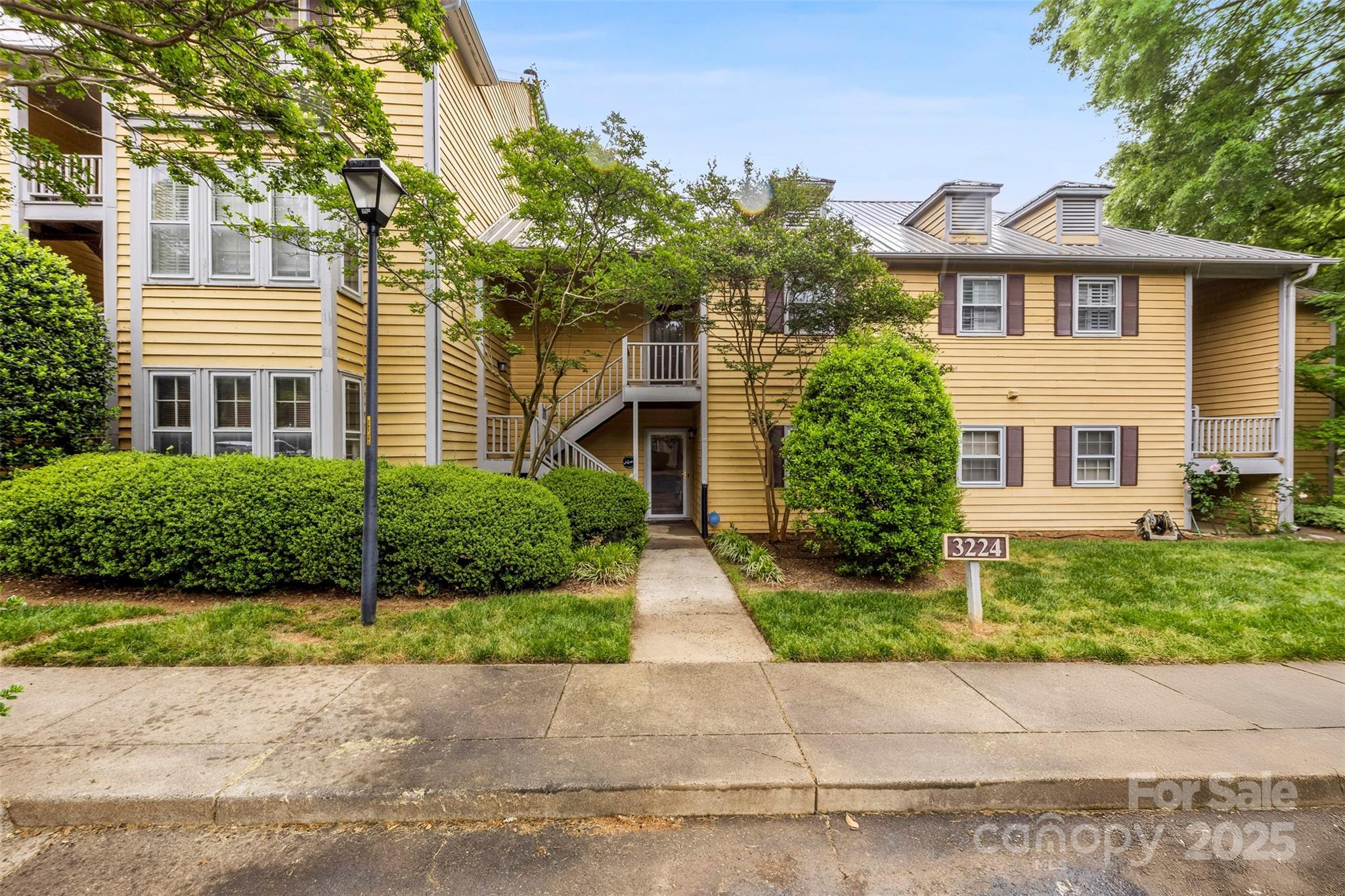 Photo one of 3224 Selwyn Farms Ln # 3 Charlotte NC 28209 | MLS 4243560