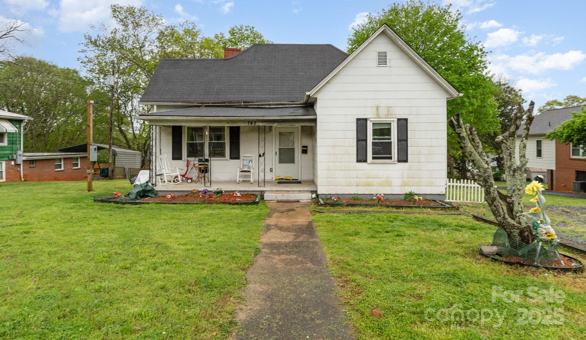 Photo one of 745 6Th Sw Ave Hickory NC 28602 | MLS 4244534