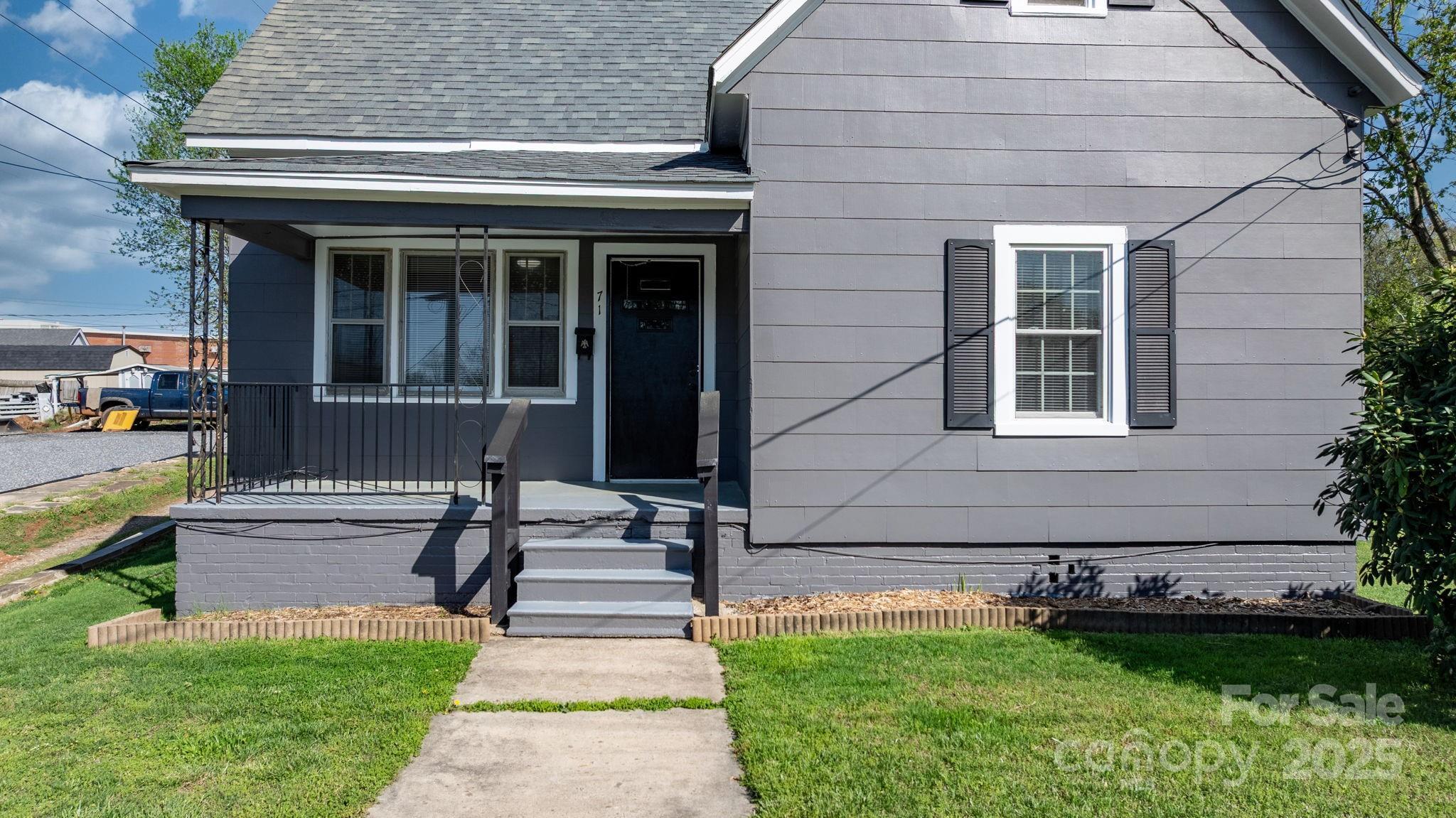 Photo one of 71 14Th Se St Hickory NC 28602 | MLS 4245000