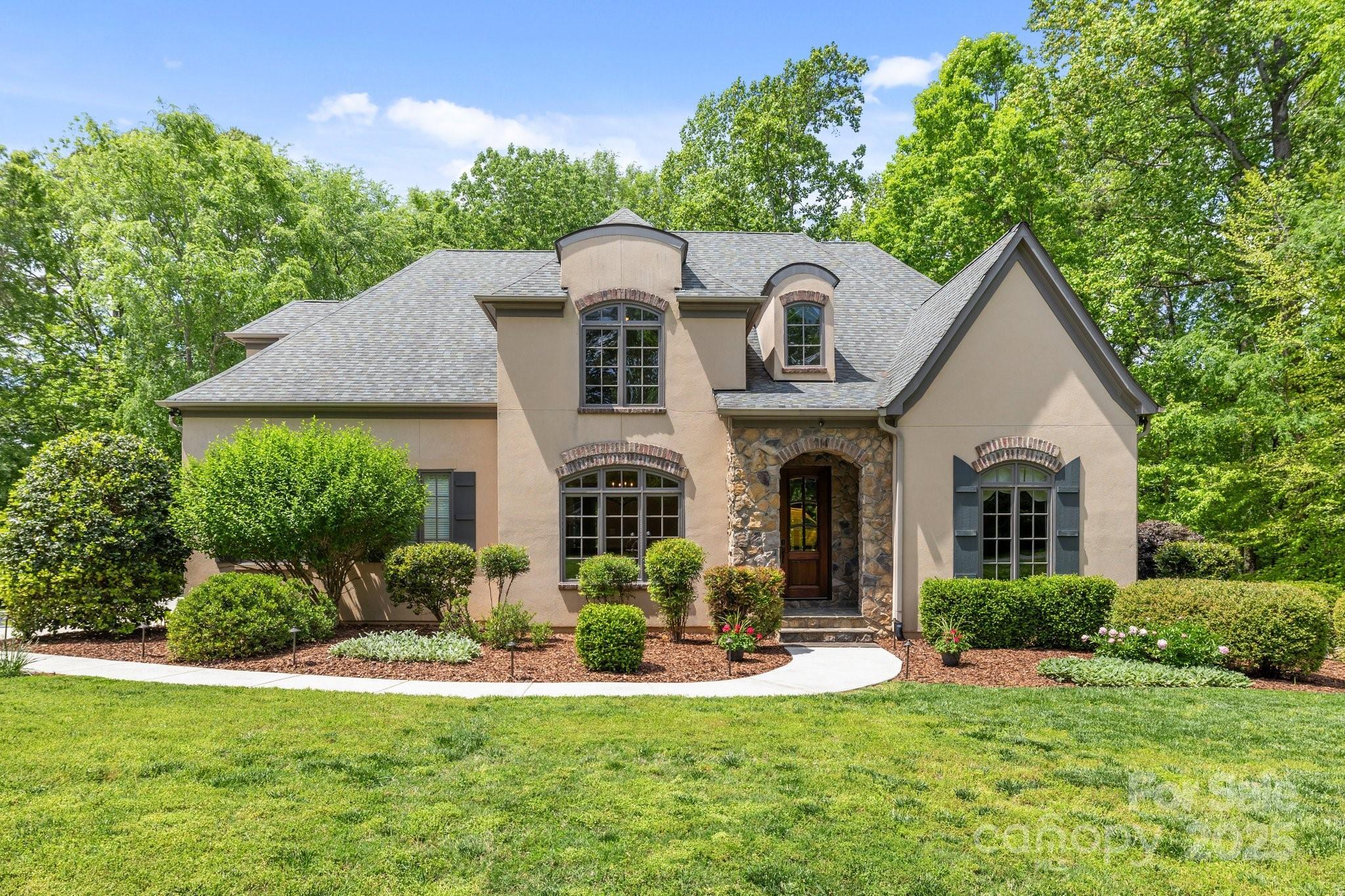 Photo one of 914 Elizabeth Ln Matthews NC 28105 | MLS 4245380