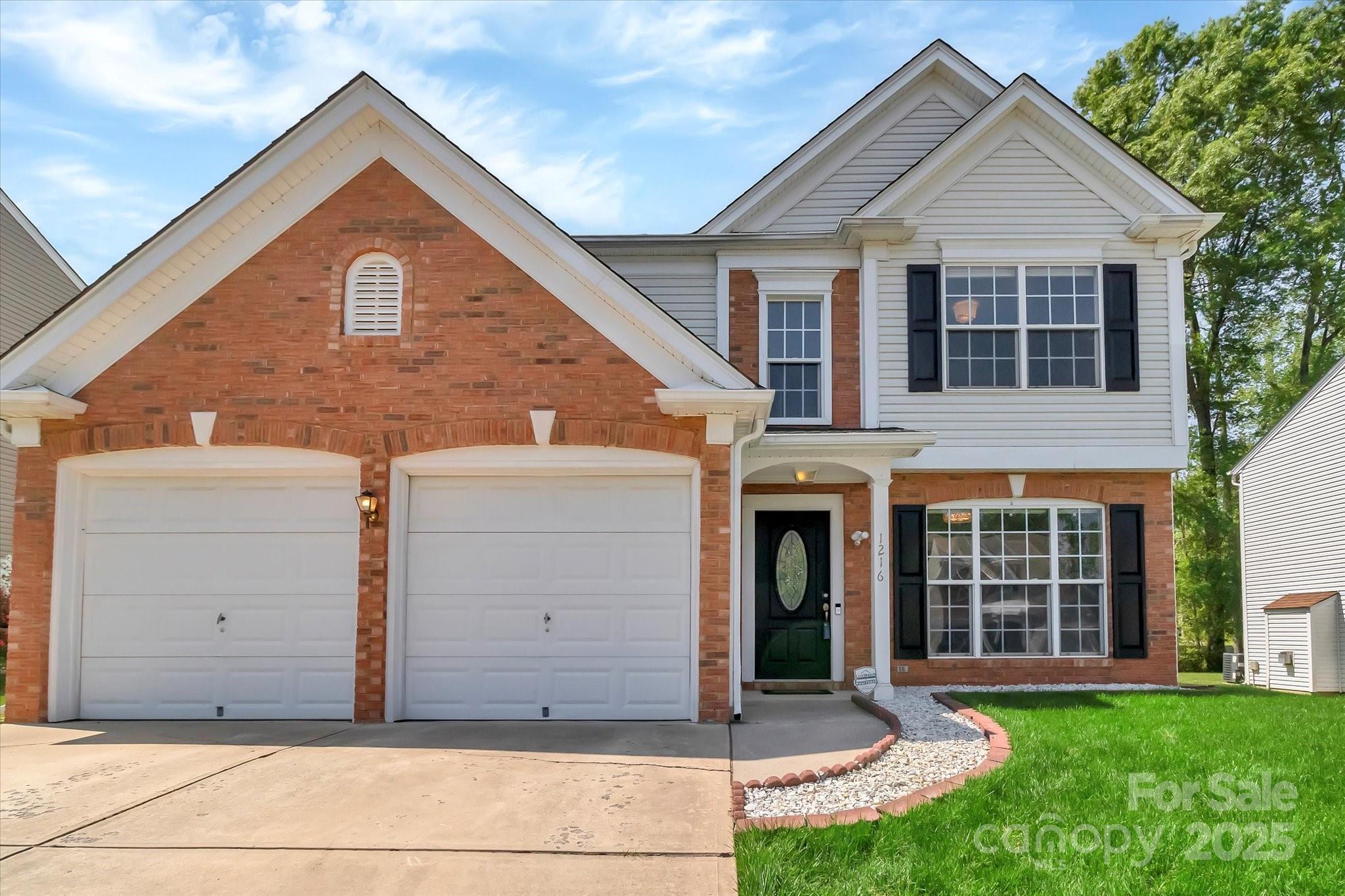 Photo one of 1216 Stourbridge Lion Dr Charlotte NC 28213 | MLS 4246174