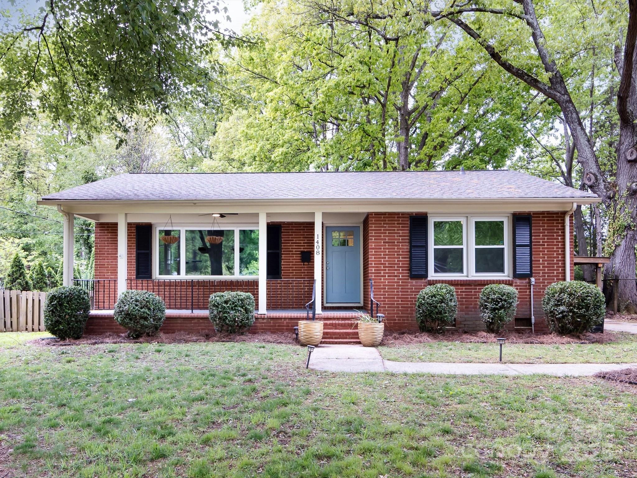 Photo one of 1408 Wicker Dr Charlotte NC 28210 | MLS 4247279