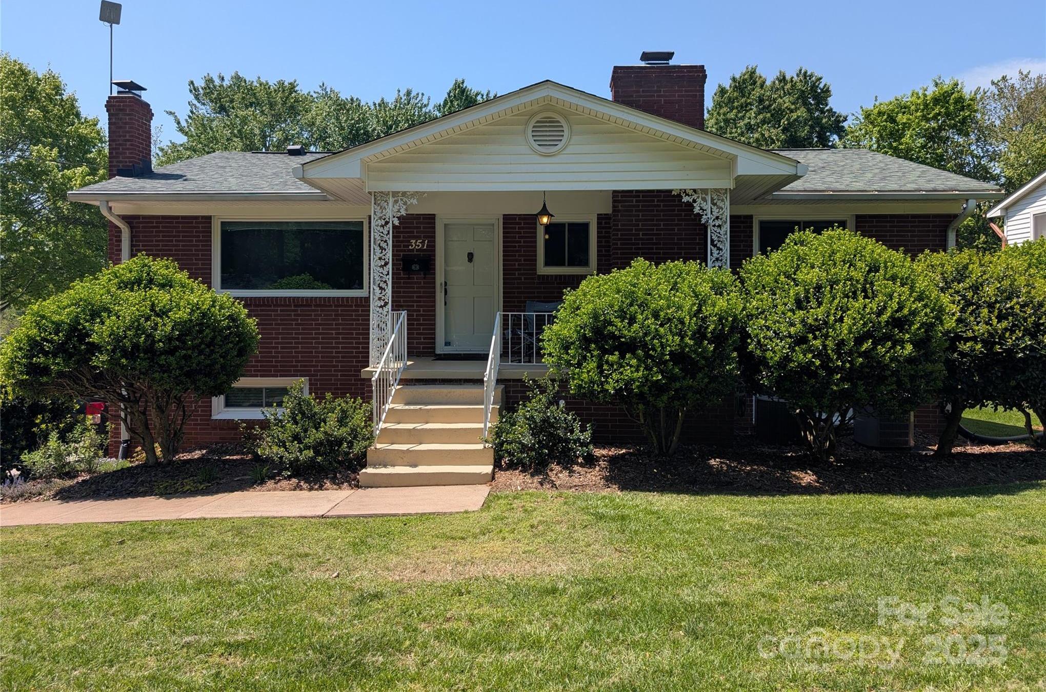 Photo one of 351 Glenwood Dr Mooresville NC 28115 | MLS 4247666