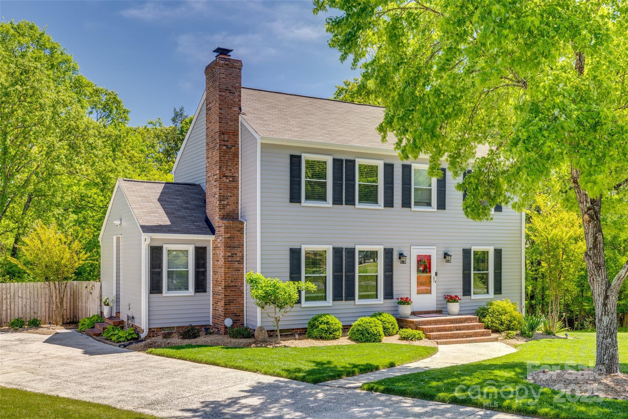 Photo one of 7300 Chatterbird Ct Charlotte NC 28226 | MLS 4247924