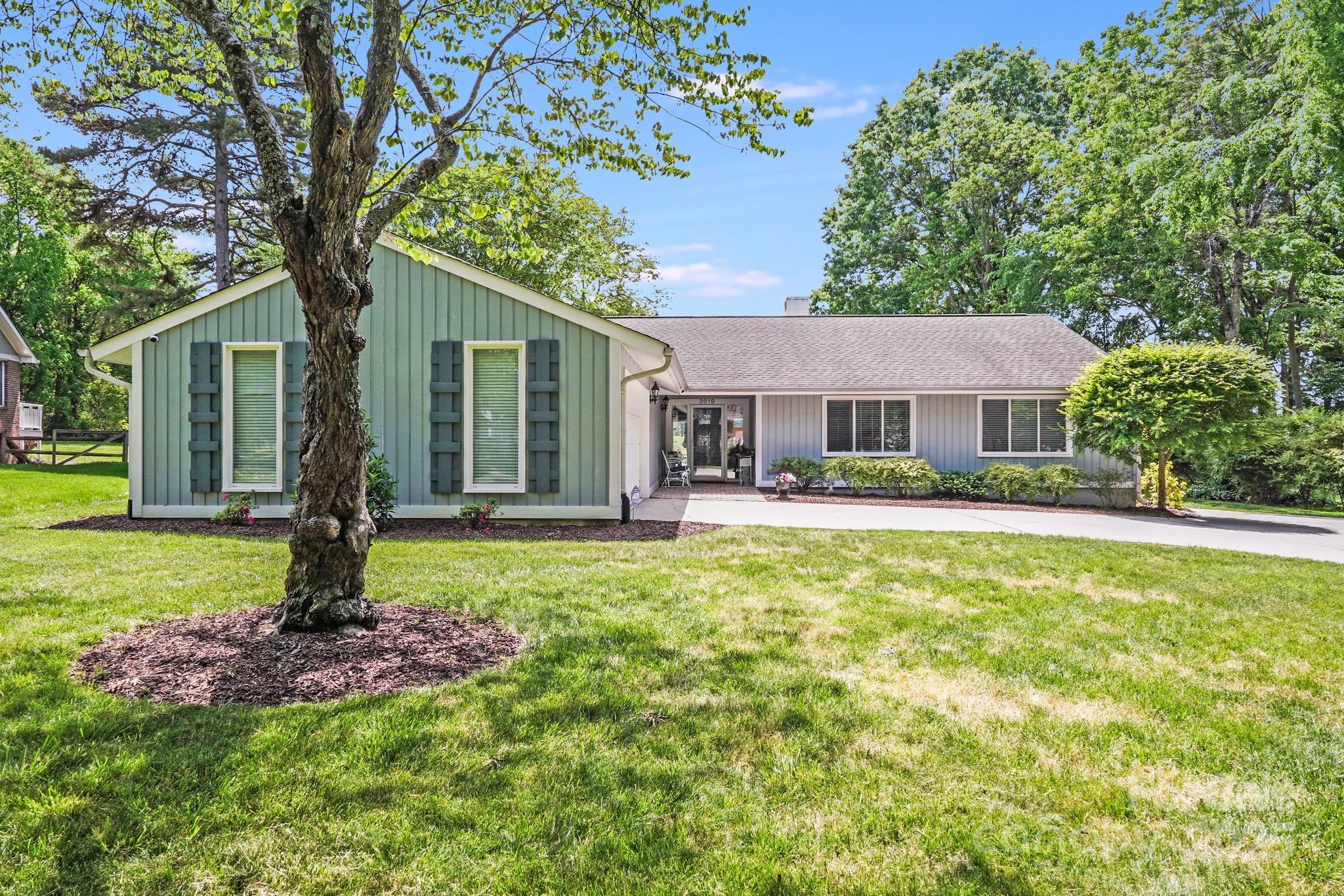 Photo one of 3619 Chilham Pl Charlotte NC 28226 | MLS 4248785