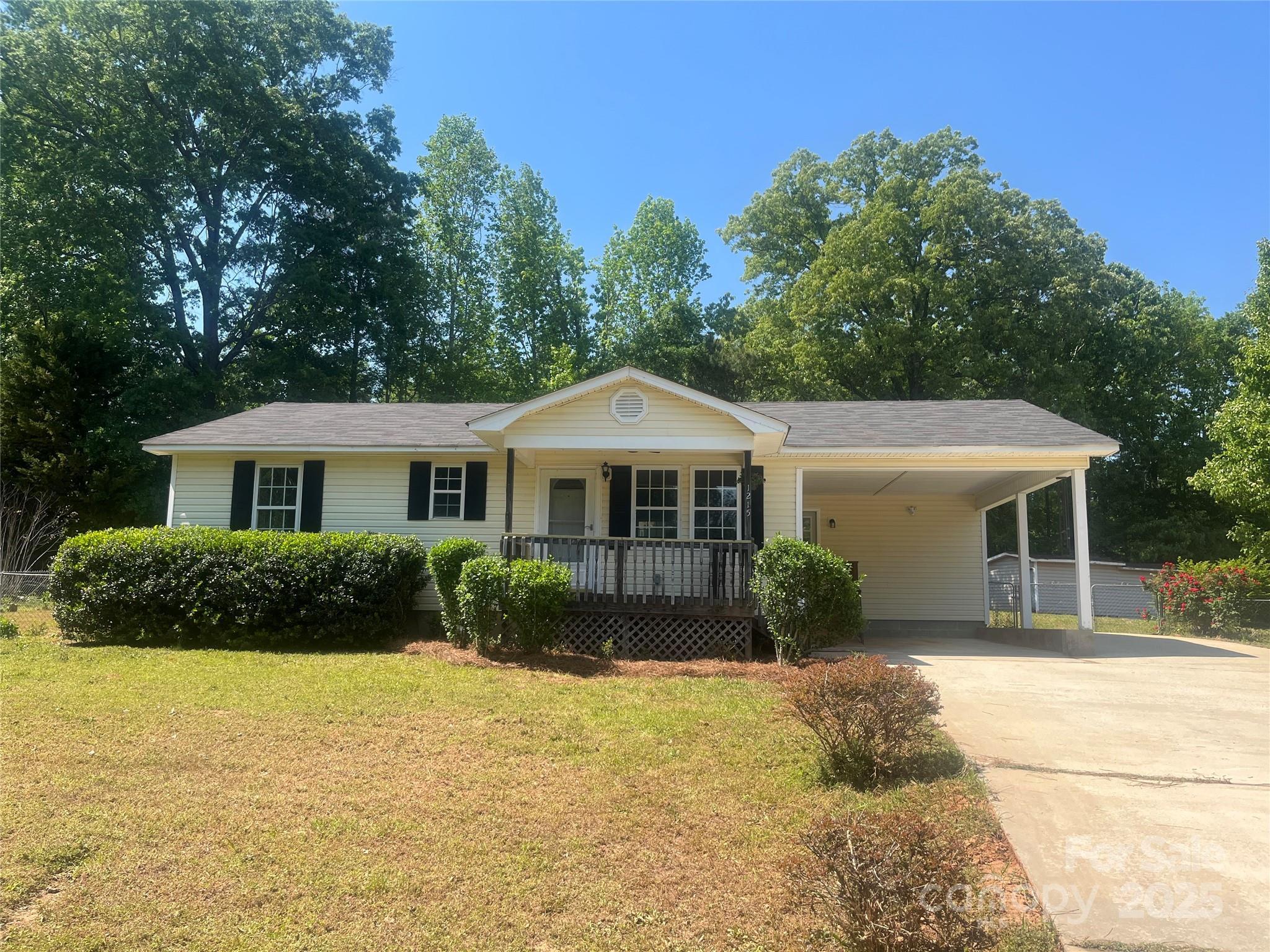 Photo one of 1215 Eastcreek Rd Fort Lawn SC 29714 | MLS 4249147