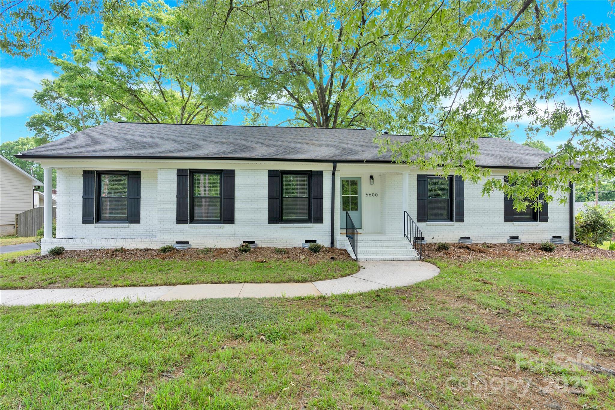 Photo one of 6600 Knightswood Dr Charlotte NC 28226 | MLS 4249249