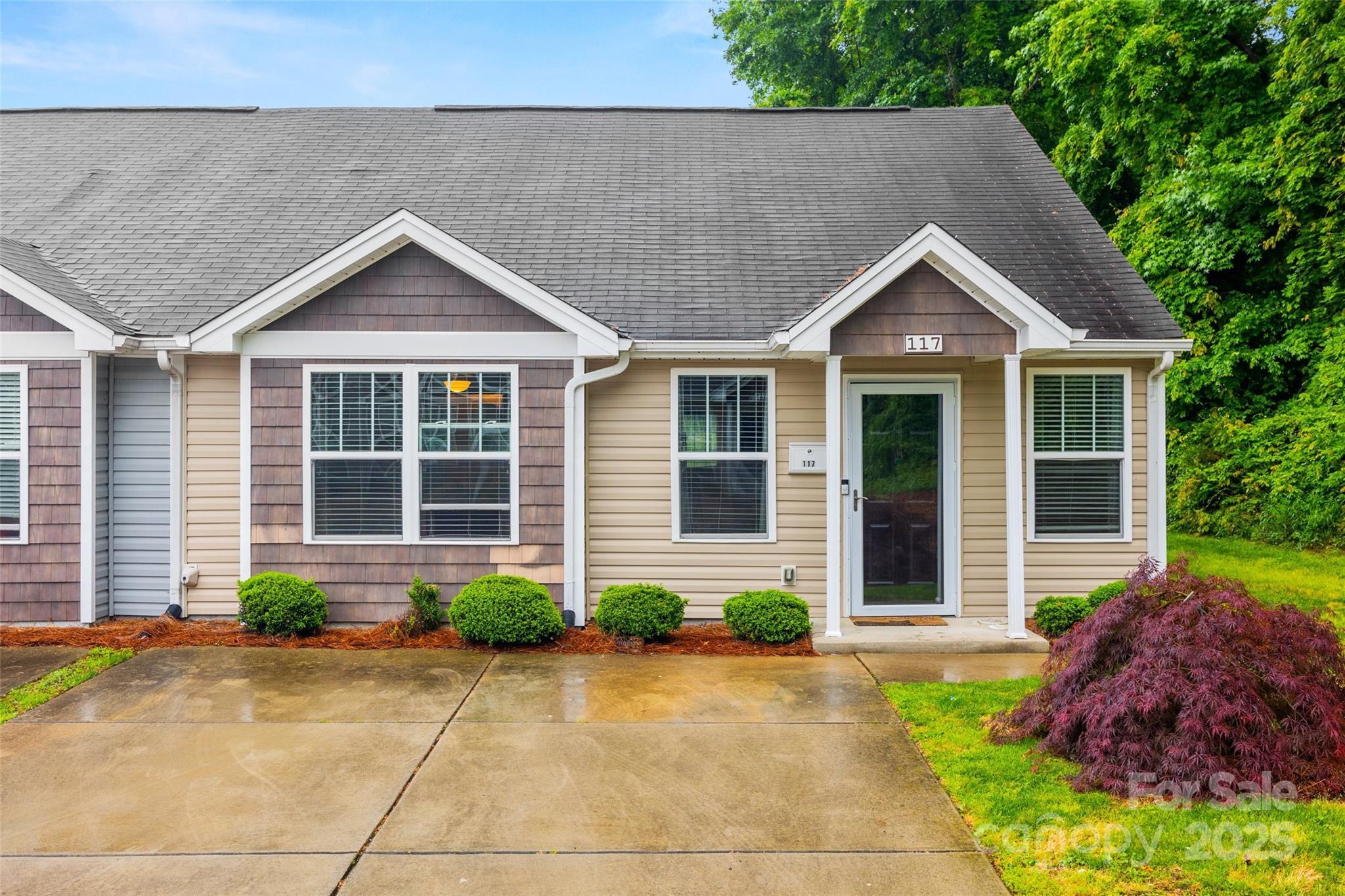 Photo one of 117 S Canyon Ridge S Dr Mount Holly NC 28120 | MLS 4249477