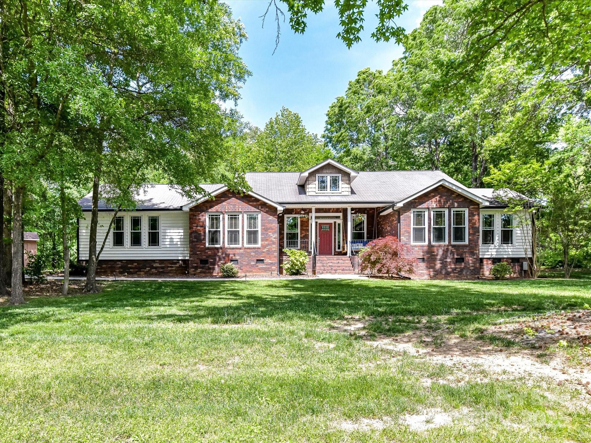 Photo one of 4301 Middle Stream Rd Charlotte NC 28213 | MLS 4249446
