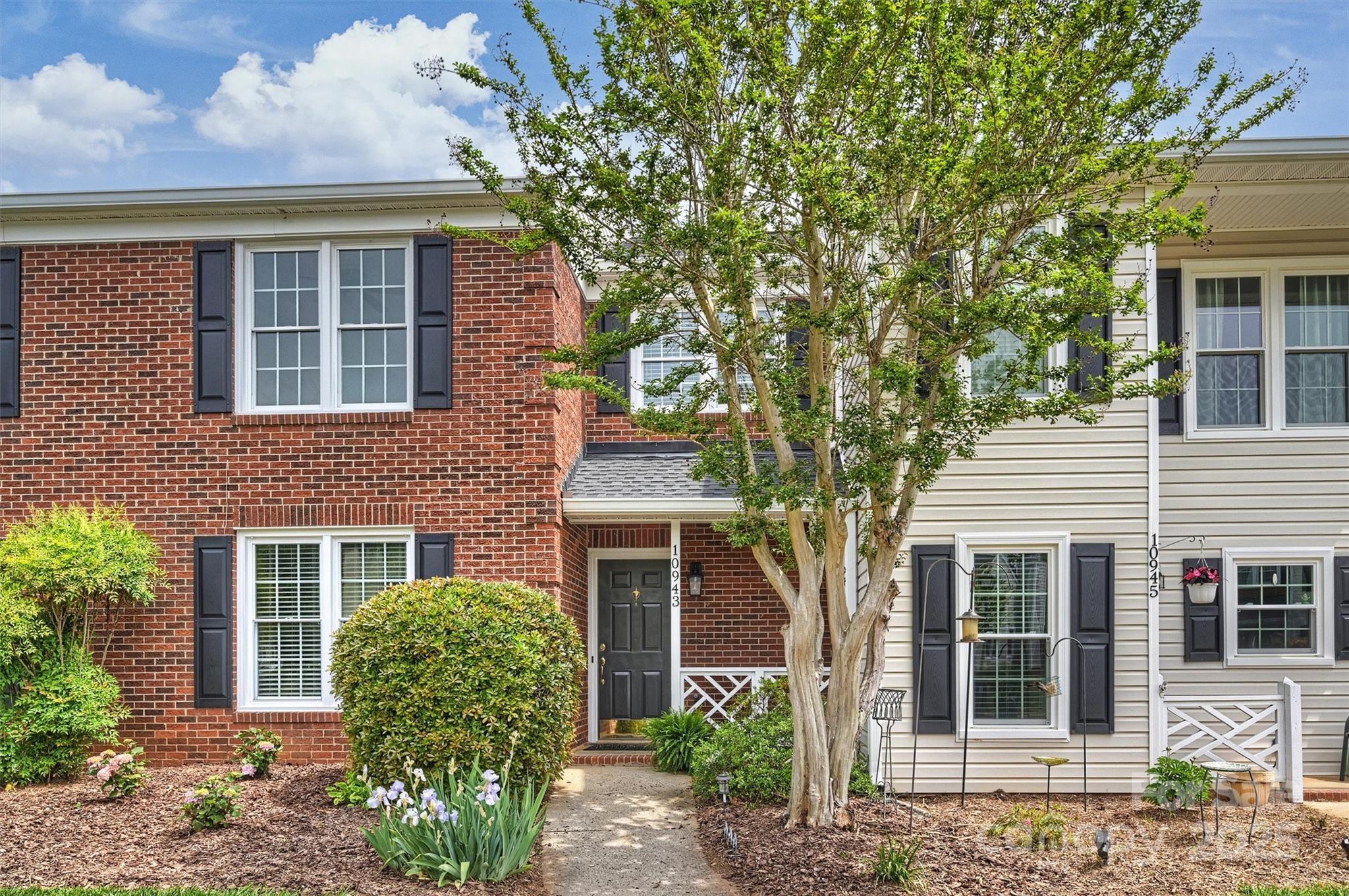 Photo one of 10943 Winterbourne Ct Charlotte NC 28277 | MLS 4249672