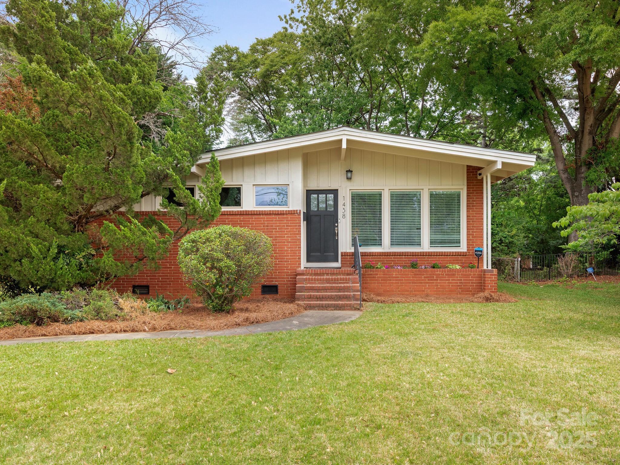 Photo one of 1438 Larkfield Ln Charlotte NC 28210 | MLS 4249851